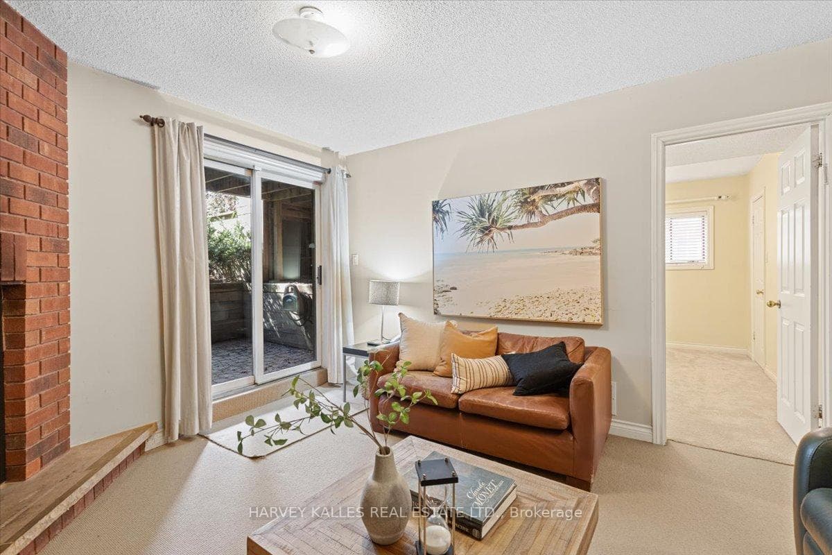 617 Castlefield Avenue photo 34