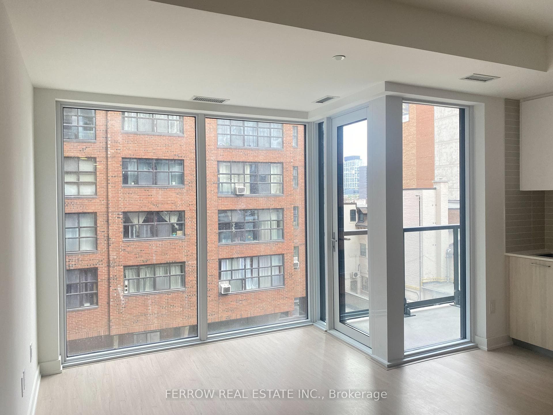 65 Mutual Street Unit 403 photo 8
