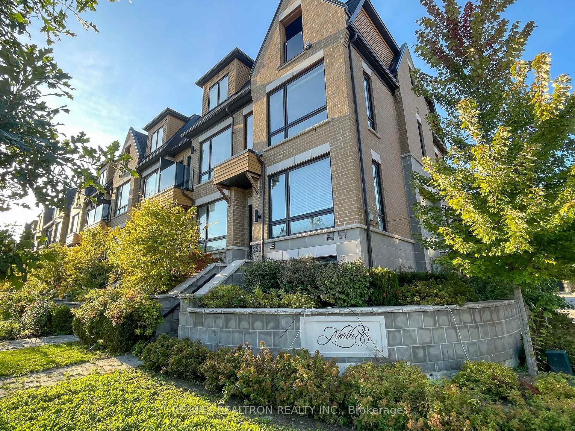 254 Finch Avenue photo 1