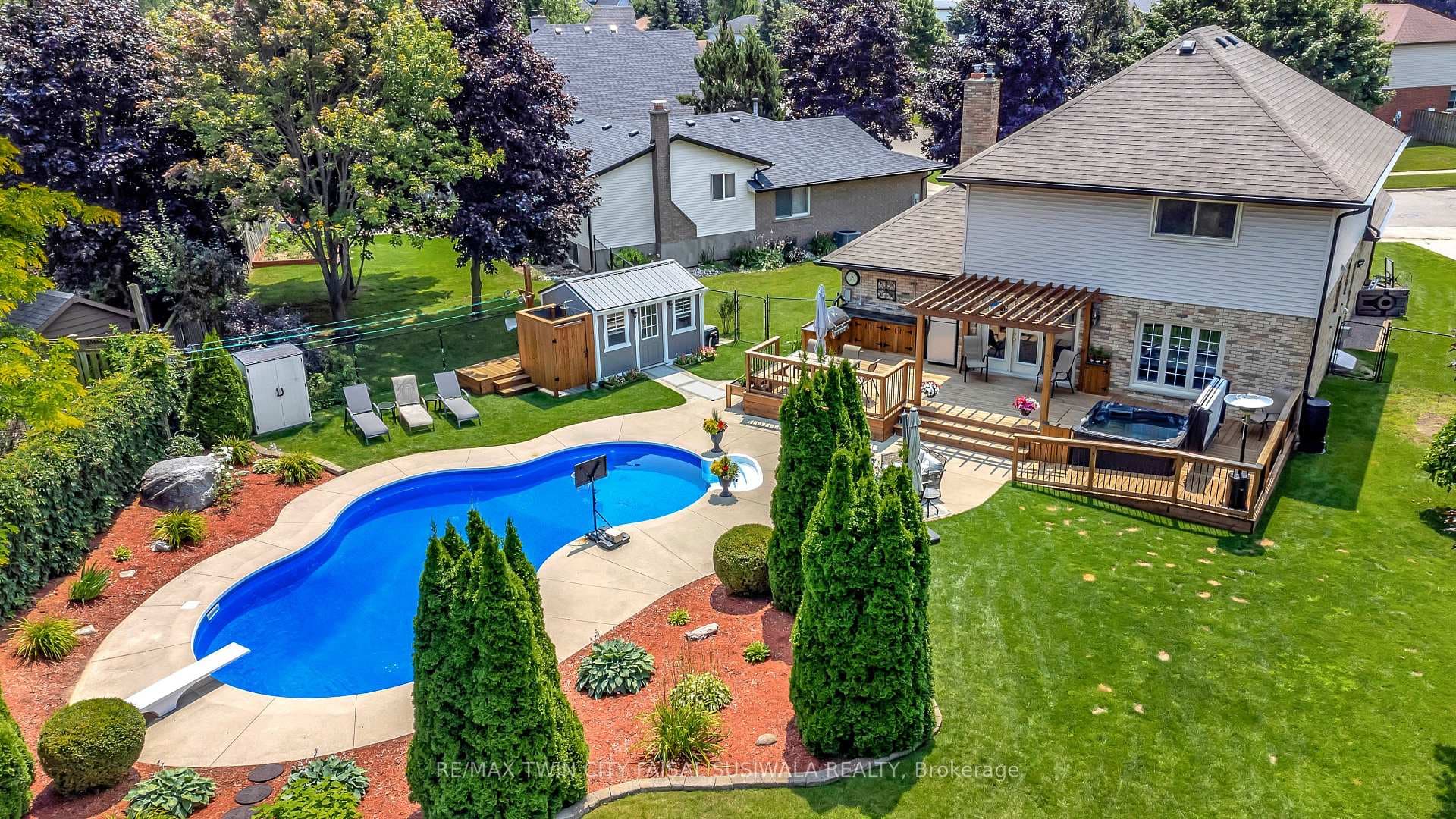 16 Southview Crescent photo 3