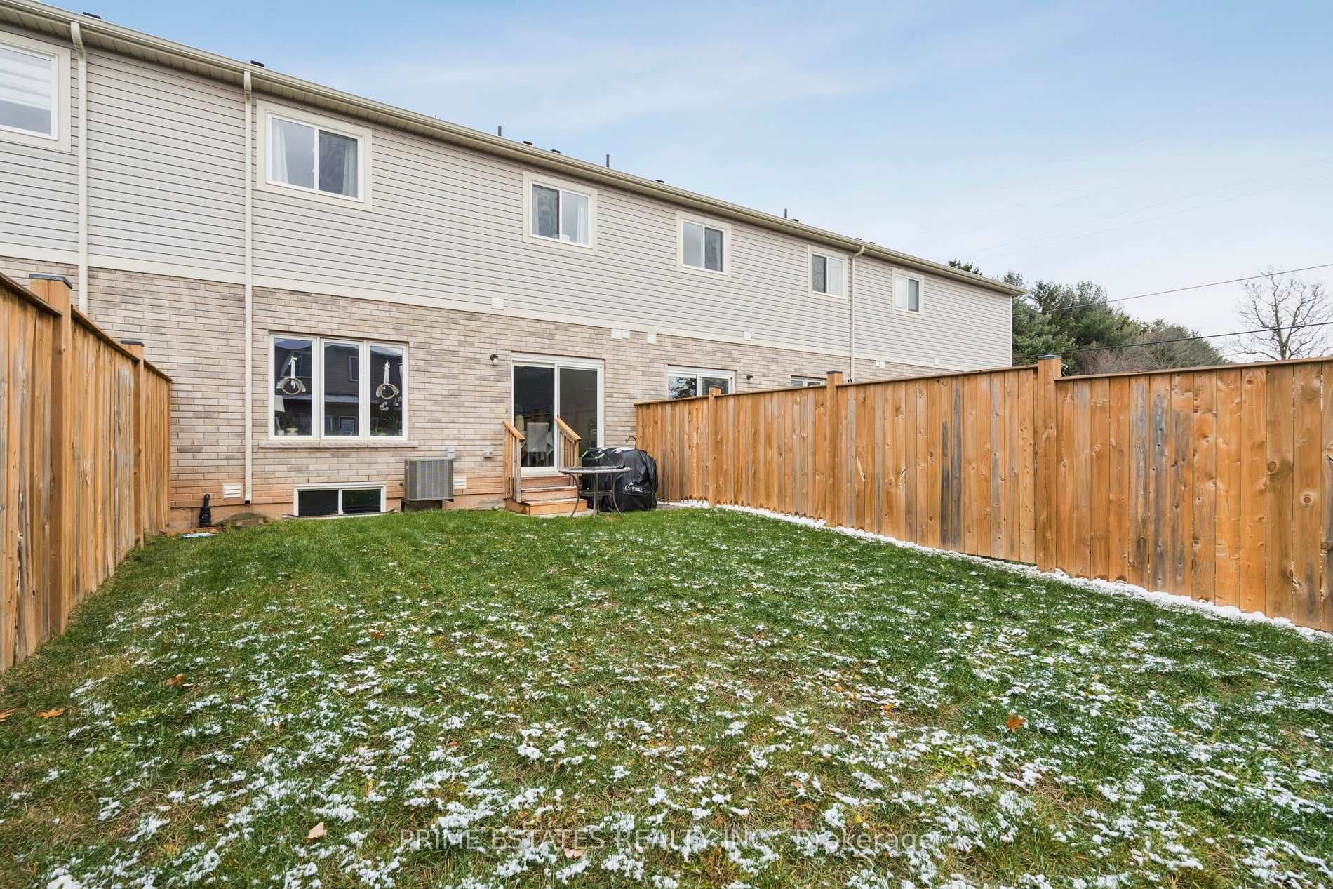 26 Lymburner Street photo 35