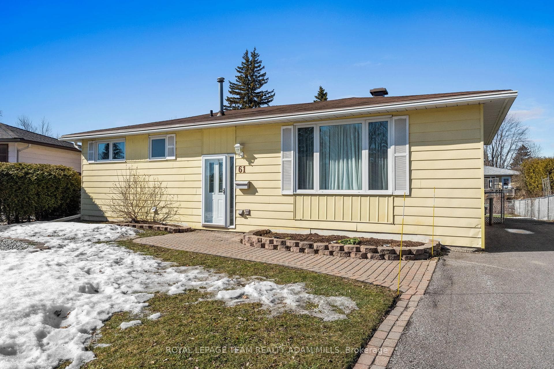 61 Laurie Court photo 3