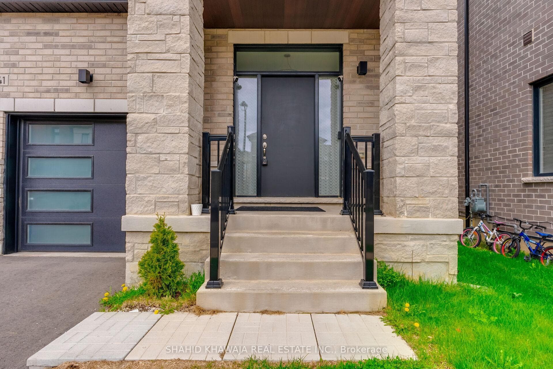 641 Leatherleaf Landing photo 4
