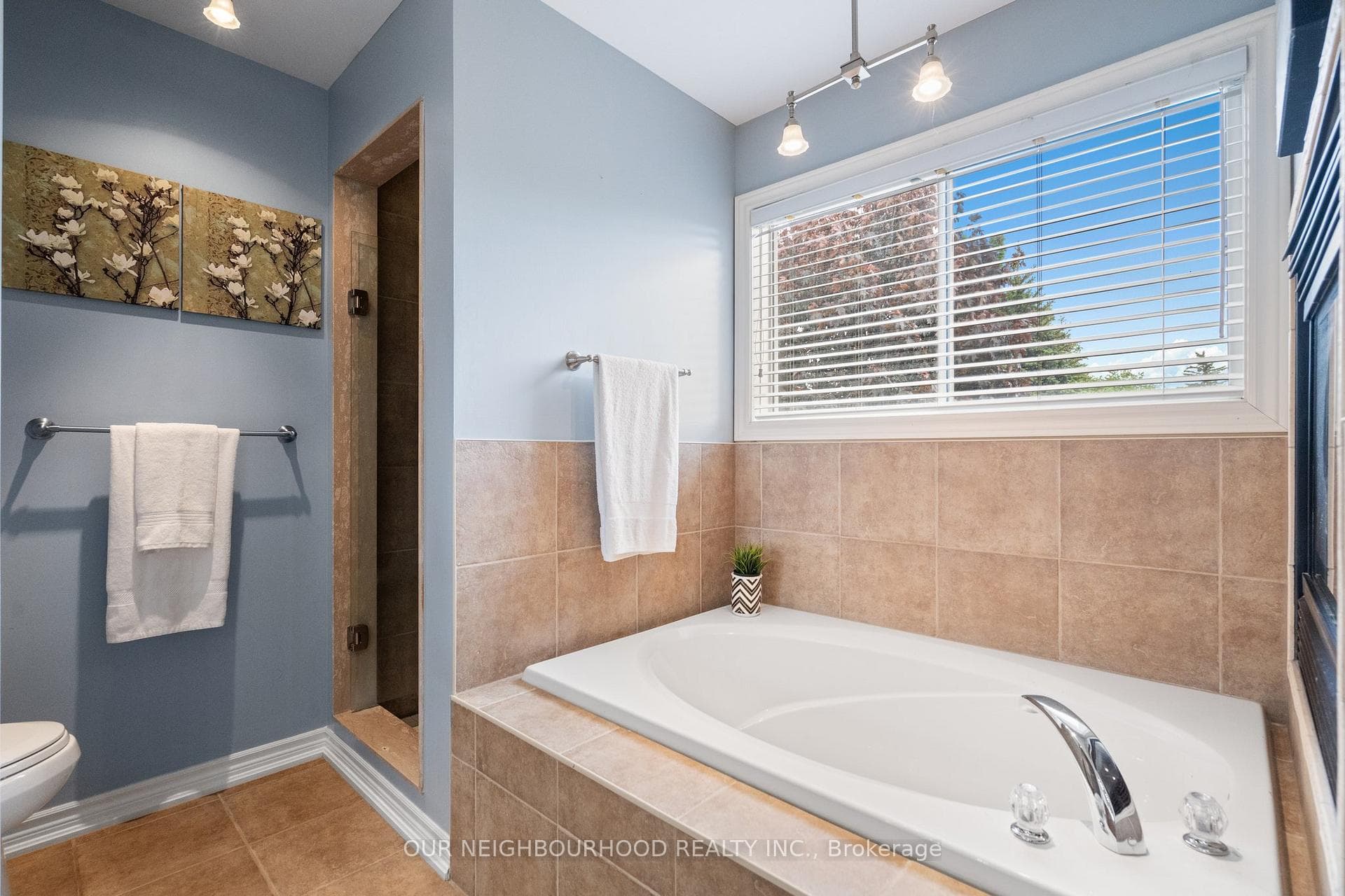 1105 Centre Street photo 18