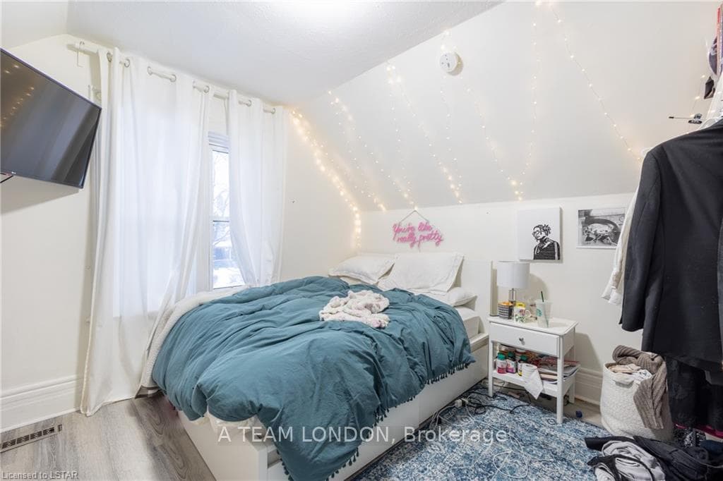 960 Richmond Street photo 31