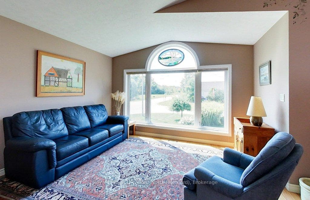 7 COUNTRY Crescent photo 12