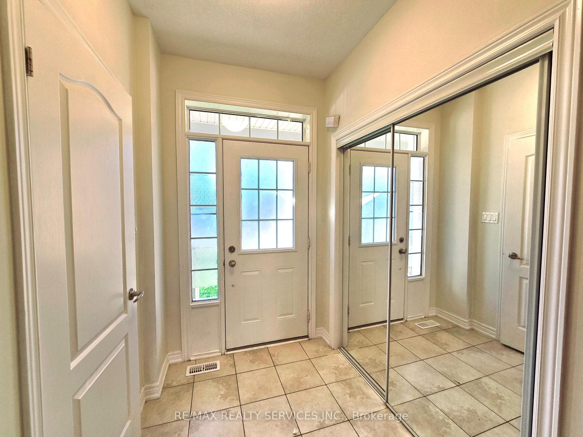 64 Mullholland Avenue photo 4