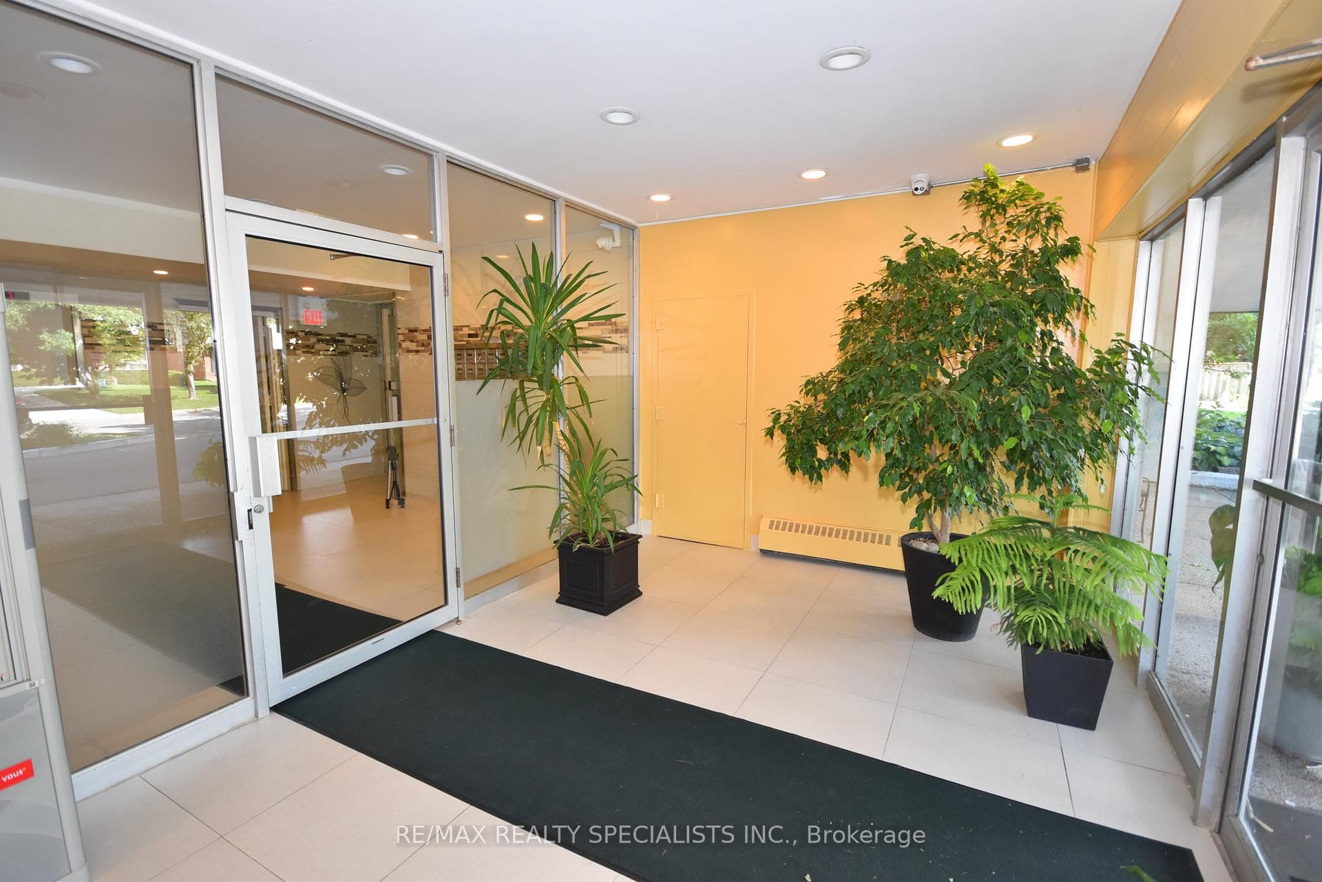 2485 WOKING Crescent Unit 209 photo 20