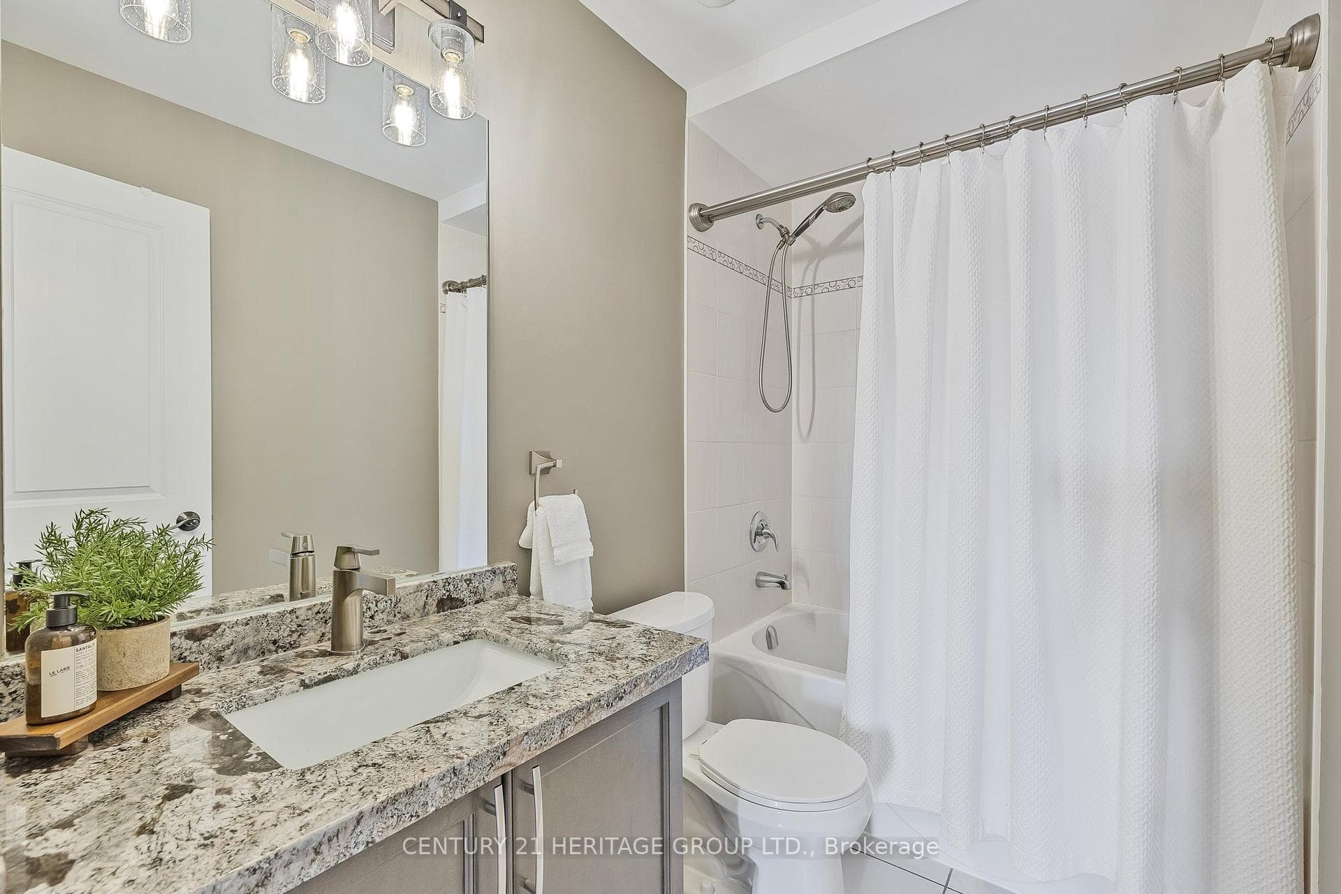 17 Walker Boulevard photo 20