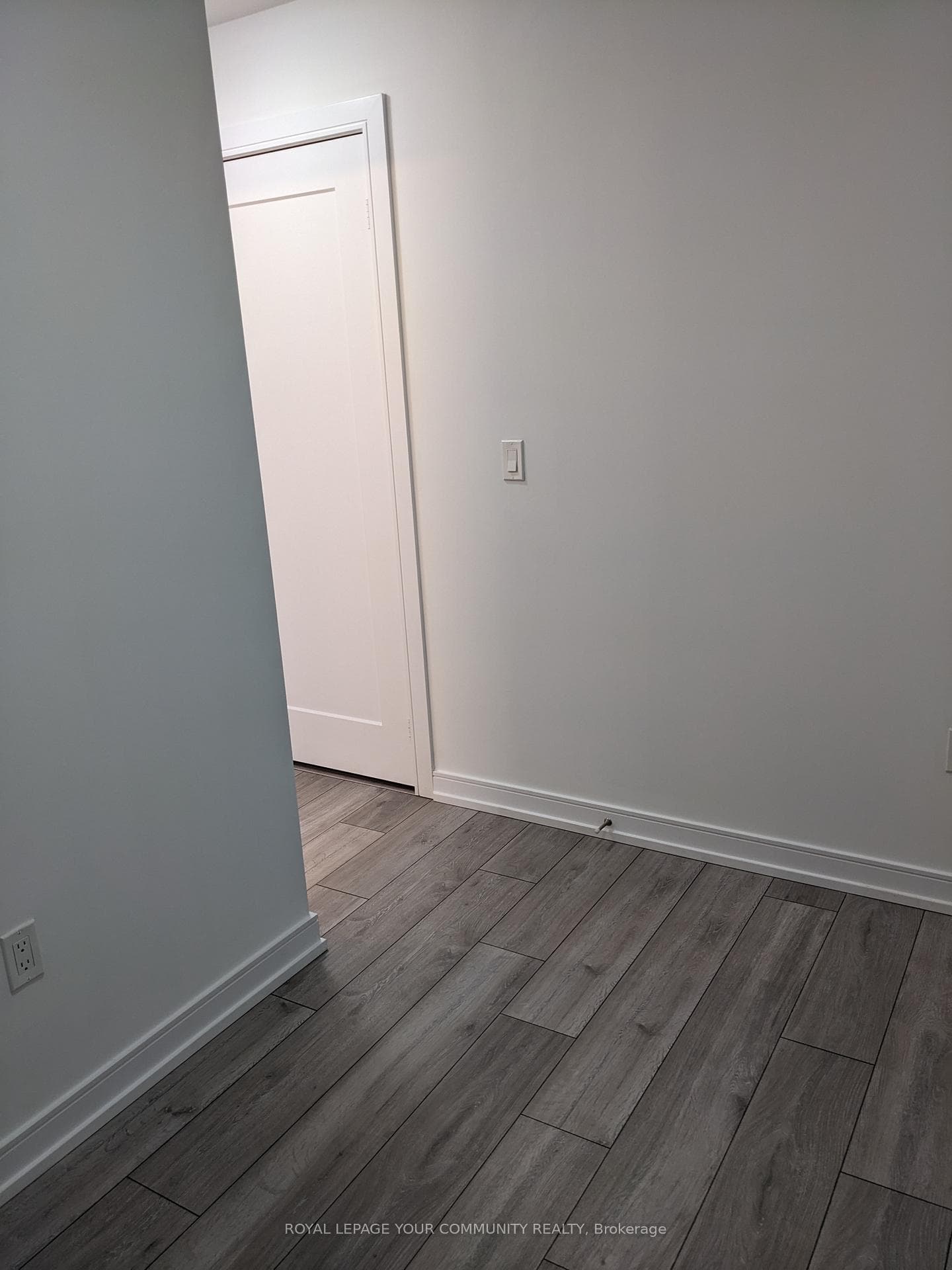 225 Village Green Square Unit 501 photo 14