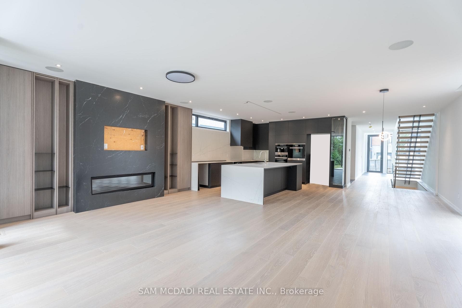 762 Montbeck Crescent photo 8