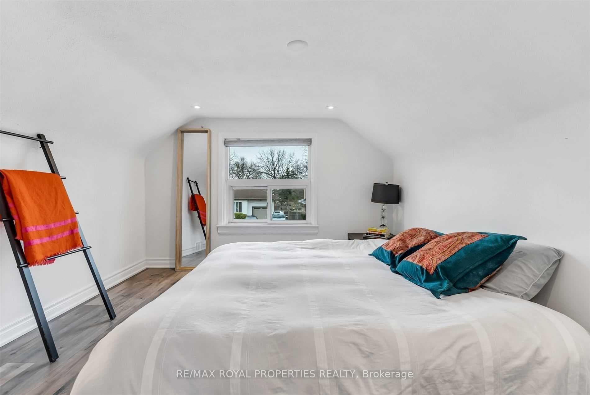 806 King Street photo 20
