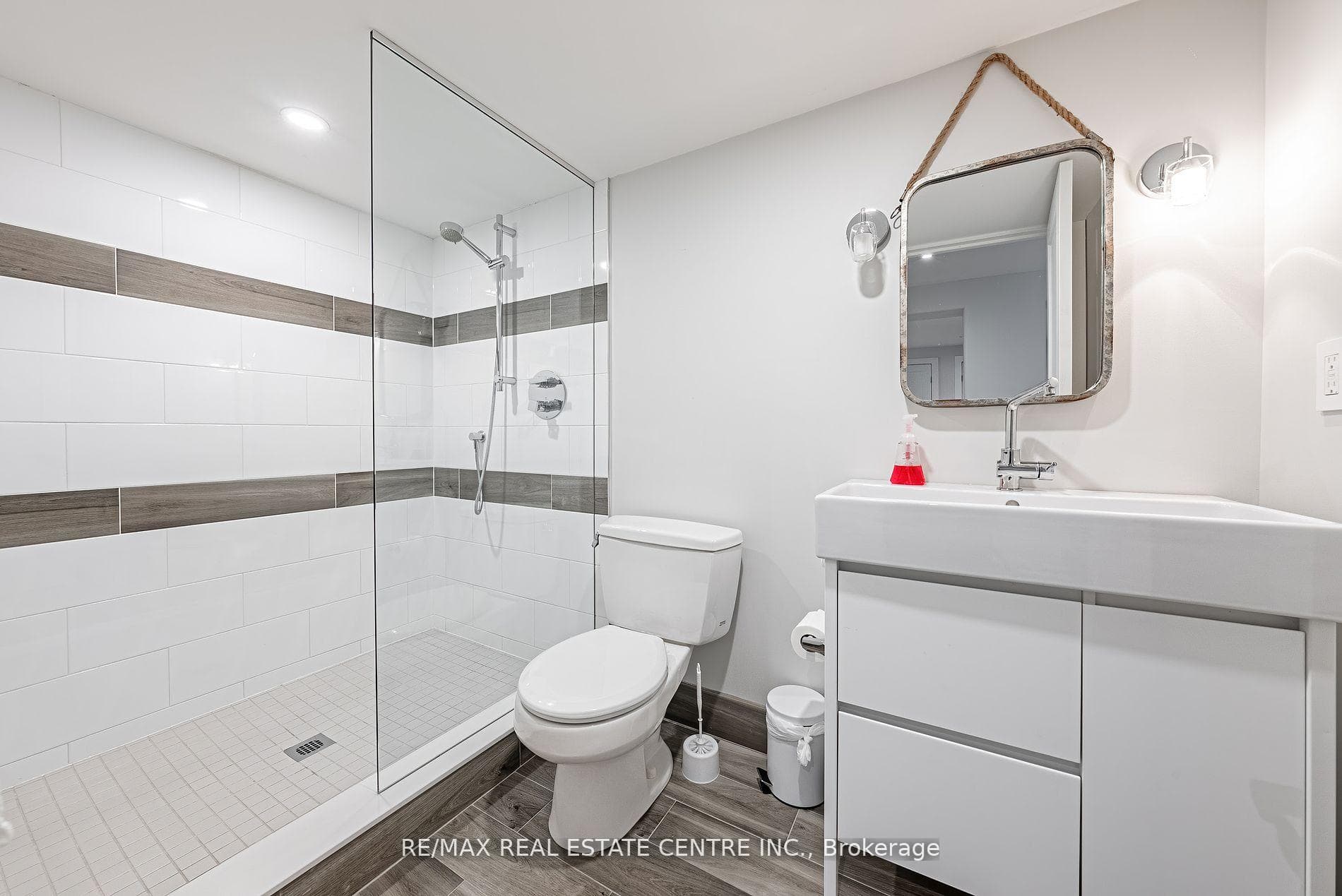 600 Maplehurst Avenue photo 41