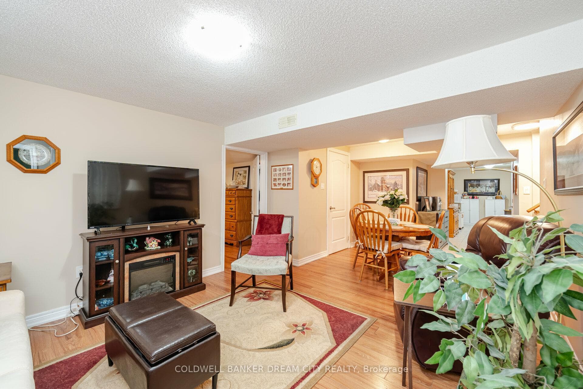 131 Rushworth Drive photo 32