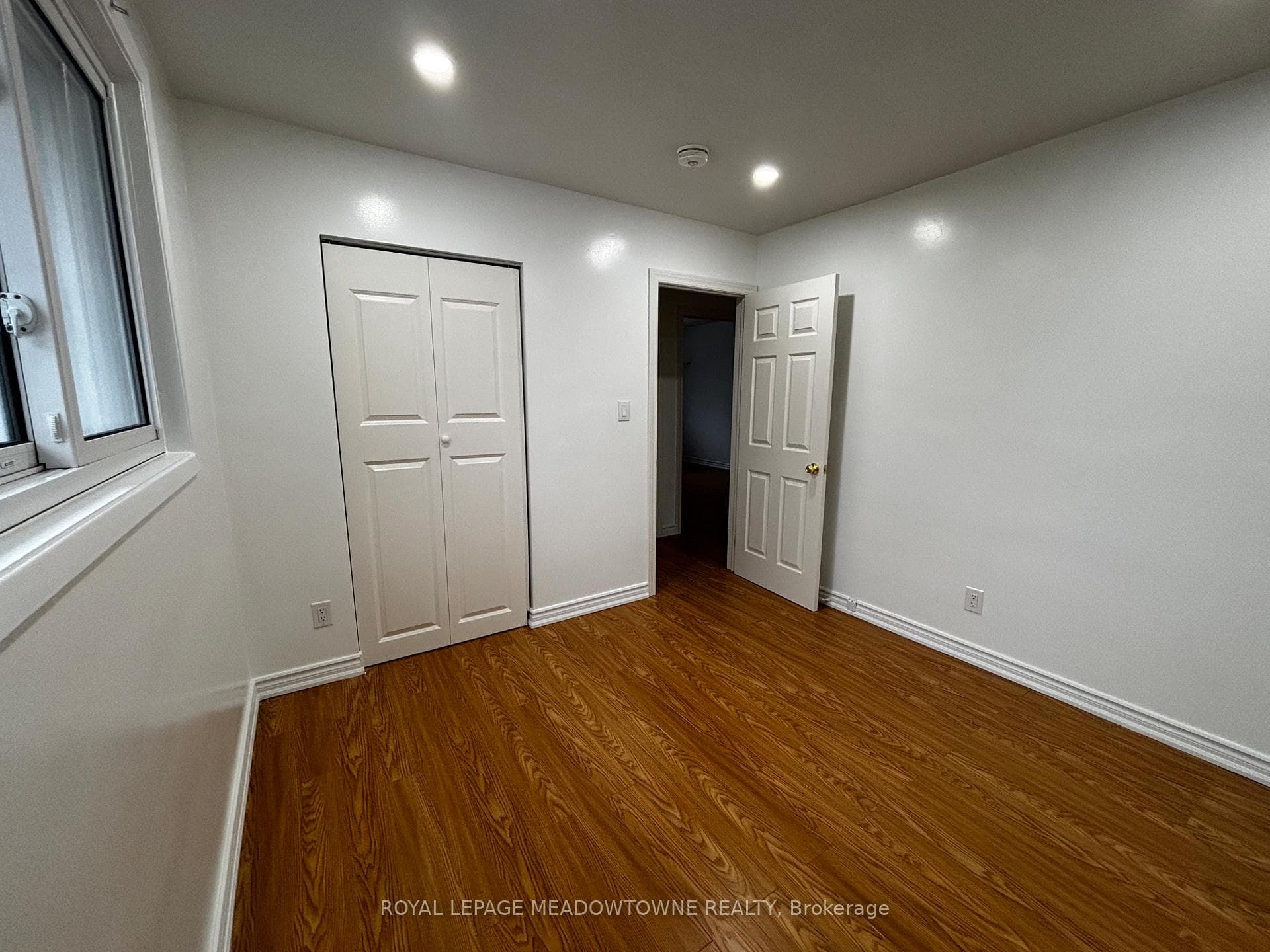 736 Sunnypoint Drive Unit Upper photo 13