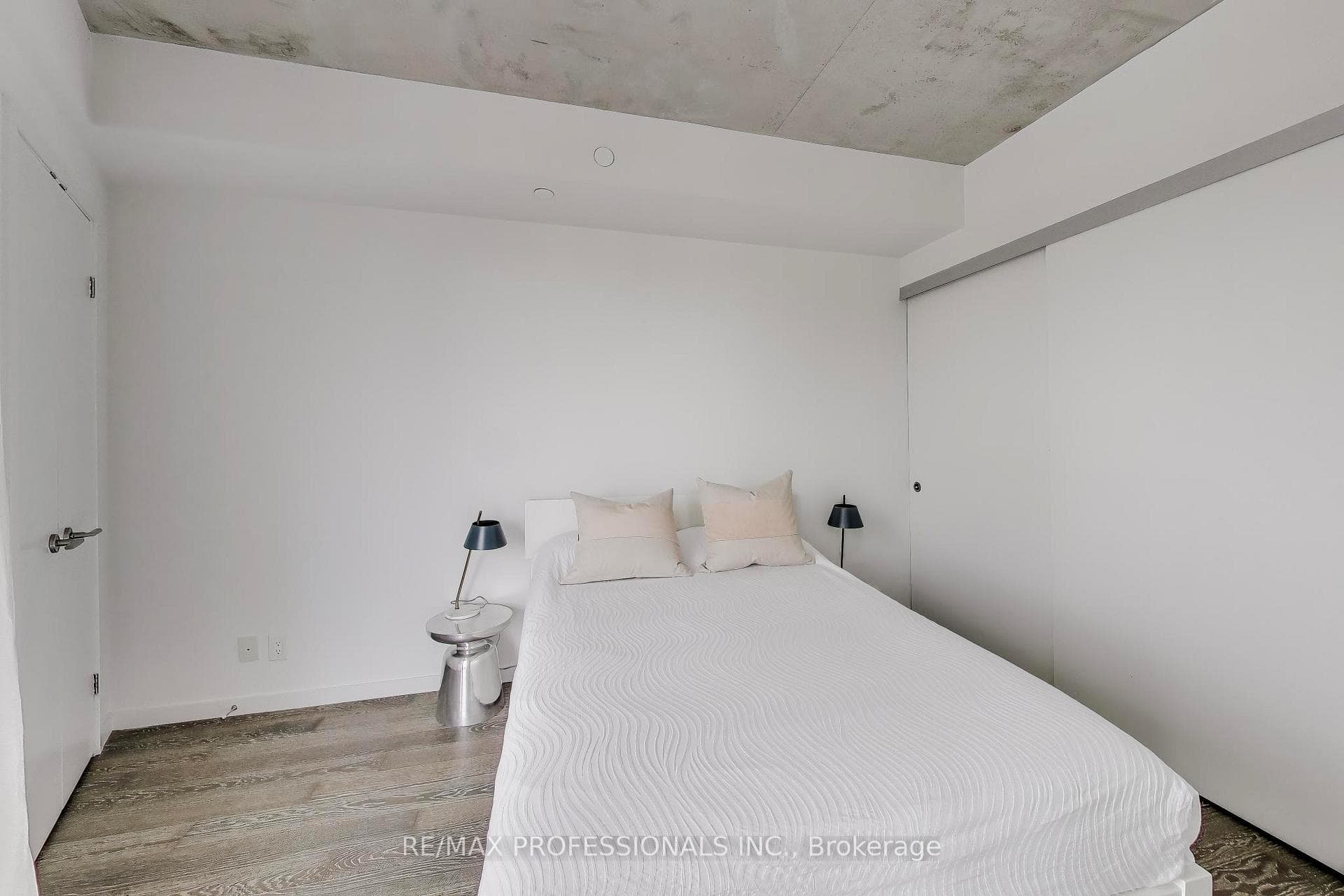 383 Sorauren Avenue Unit 414 photo 21