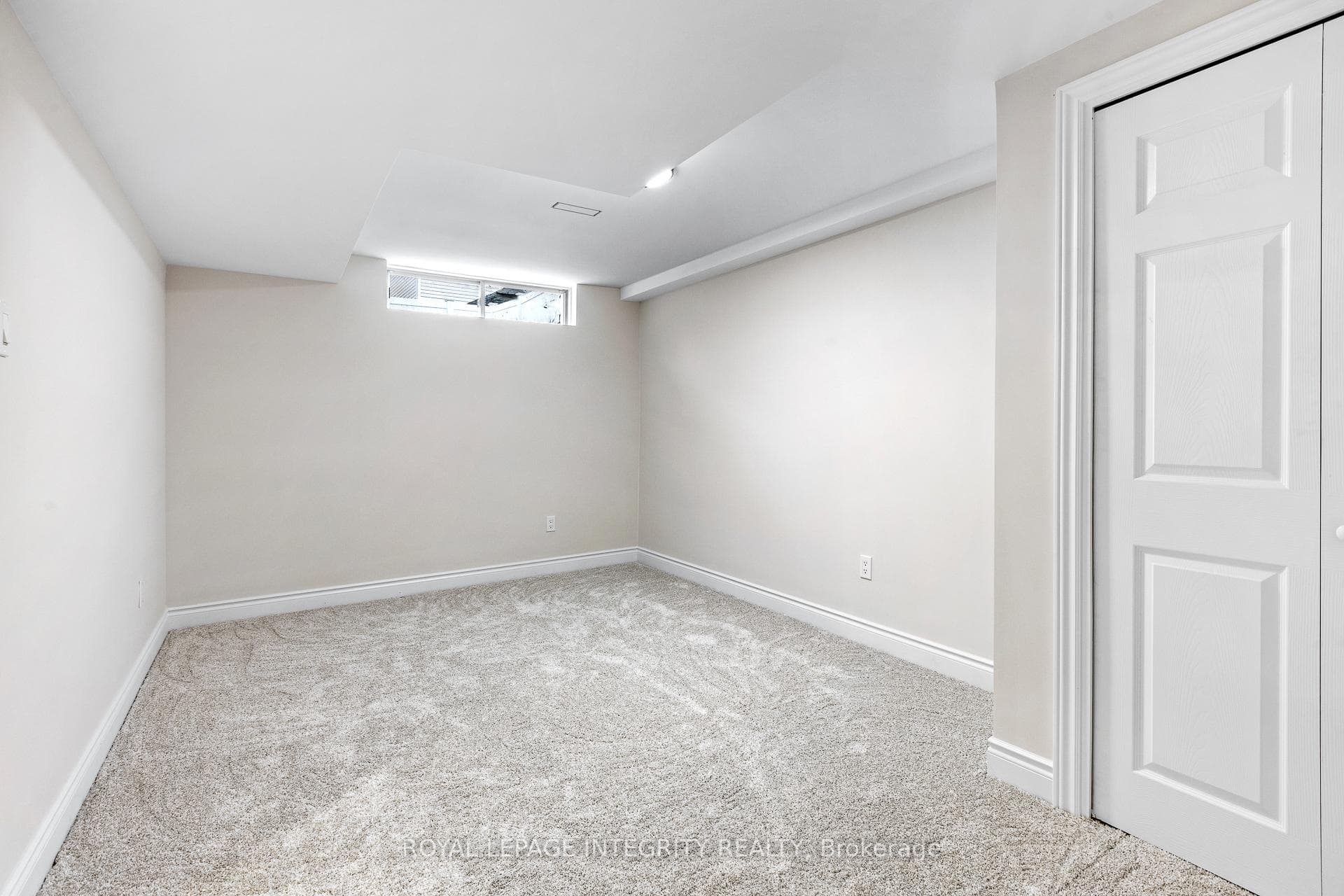 1031 Unicorn Avenue photo 32