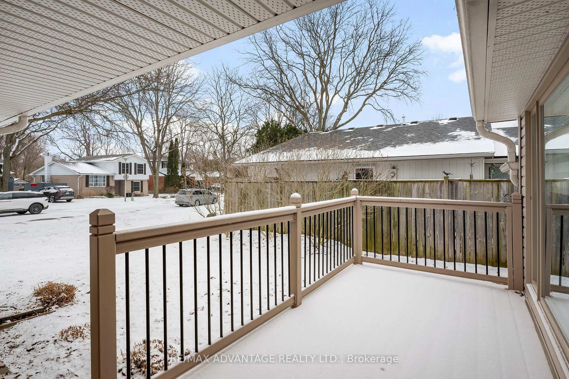 120 Edgehill Crescent photo 5
