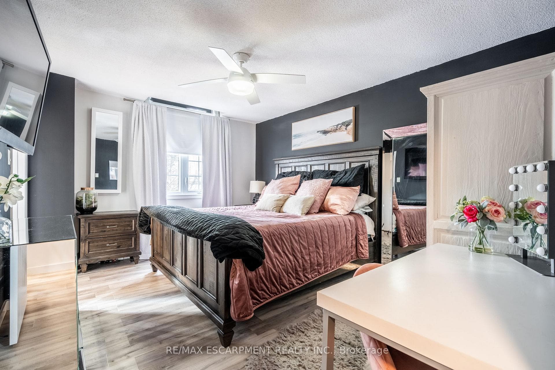 2075 Walkers Line Unit 206 photo 21