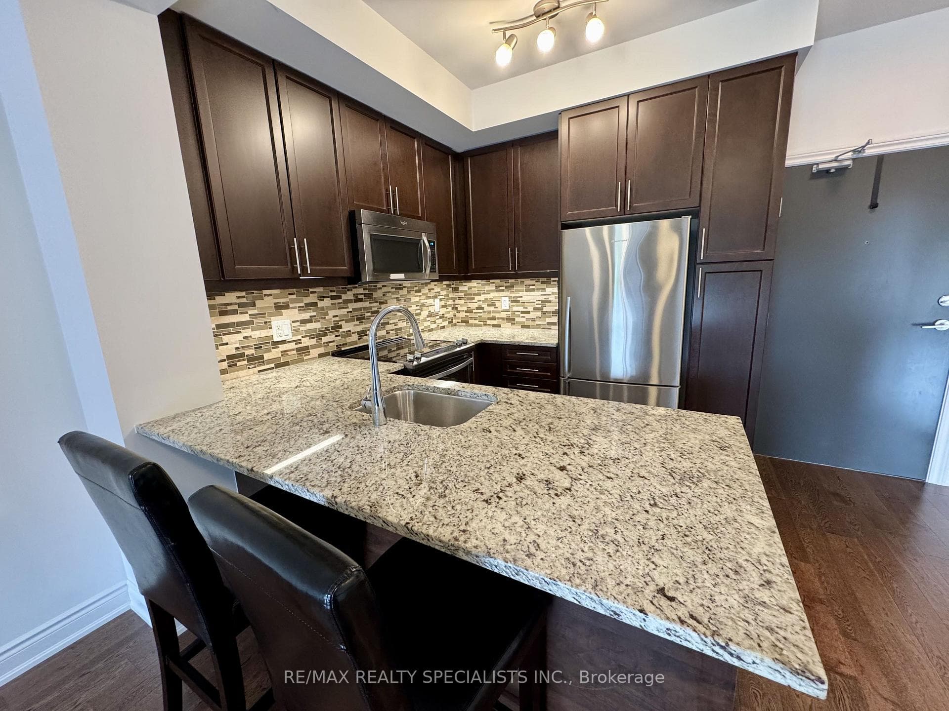 3170 Erin Mills Parkway Unit 319 photo 11