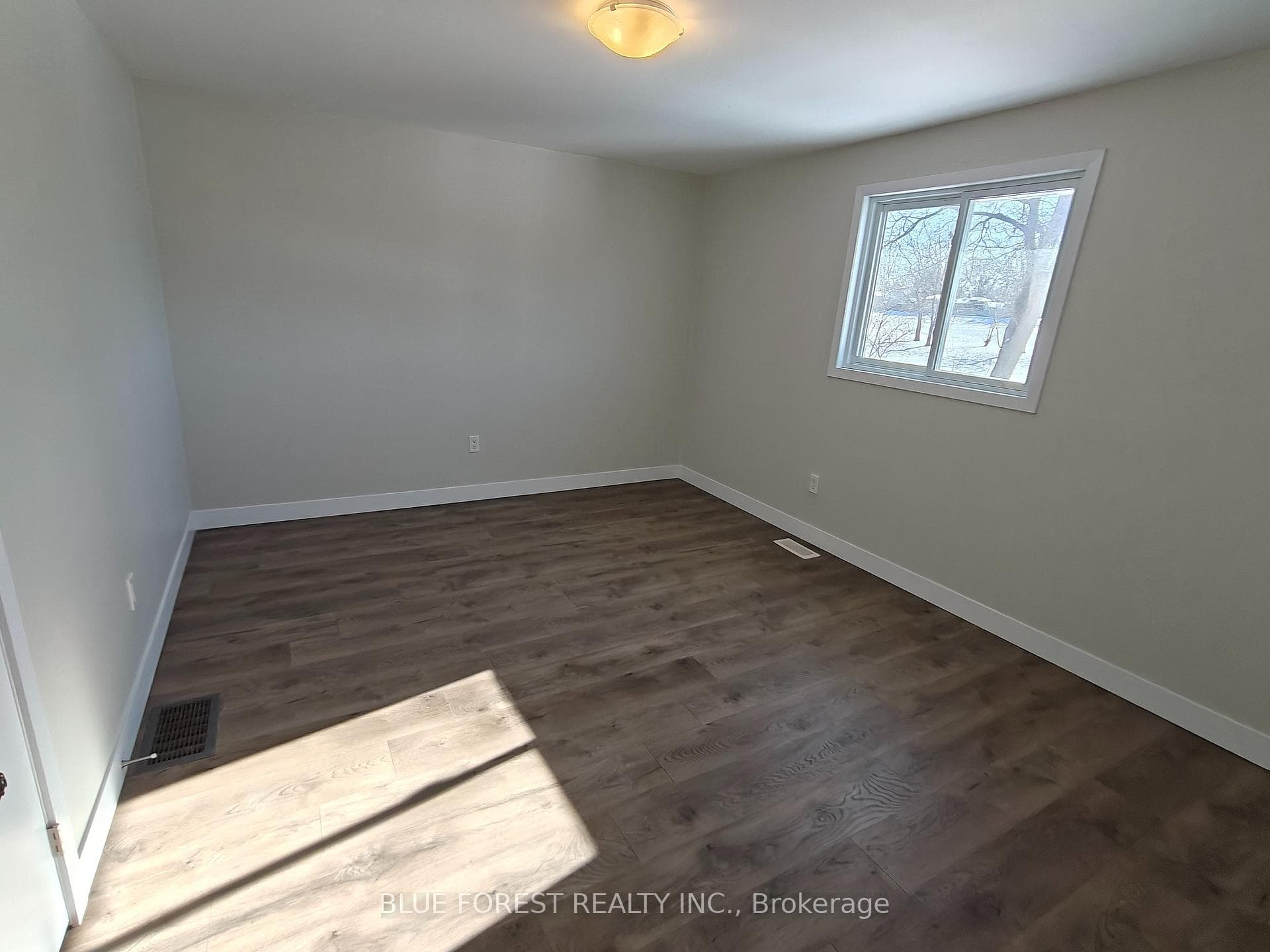 681 Galloway Crescent photo 18