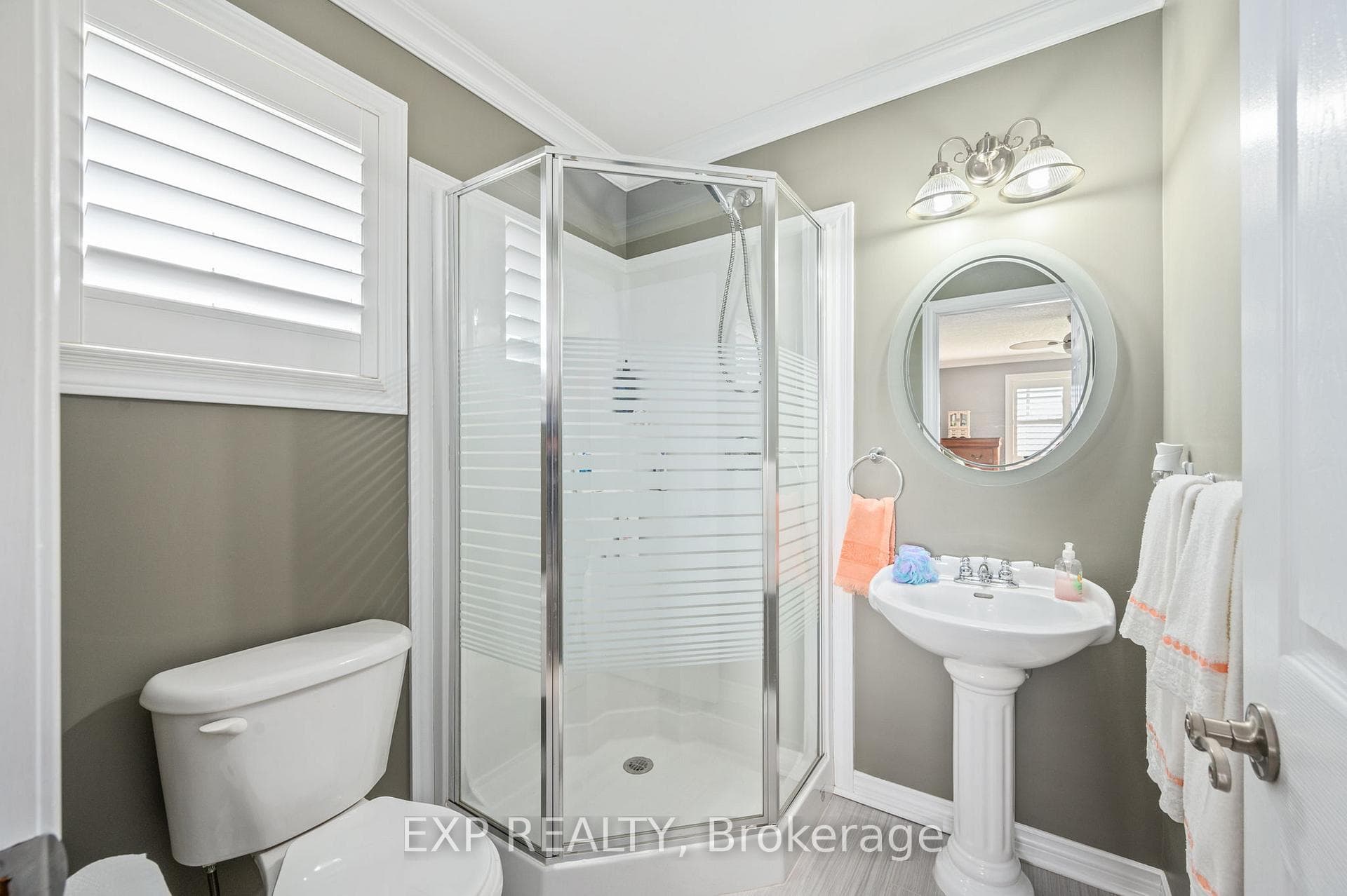 6497 Longwoods Road photo 21