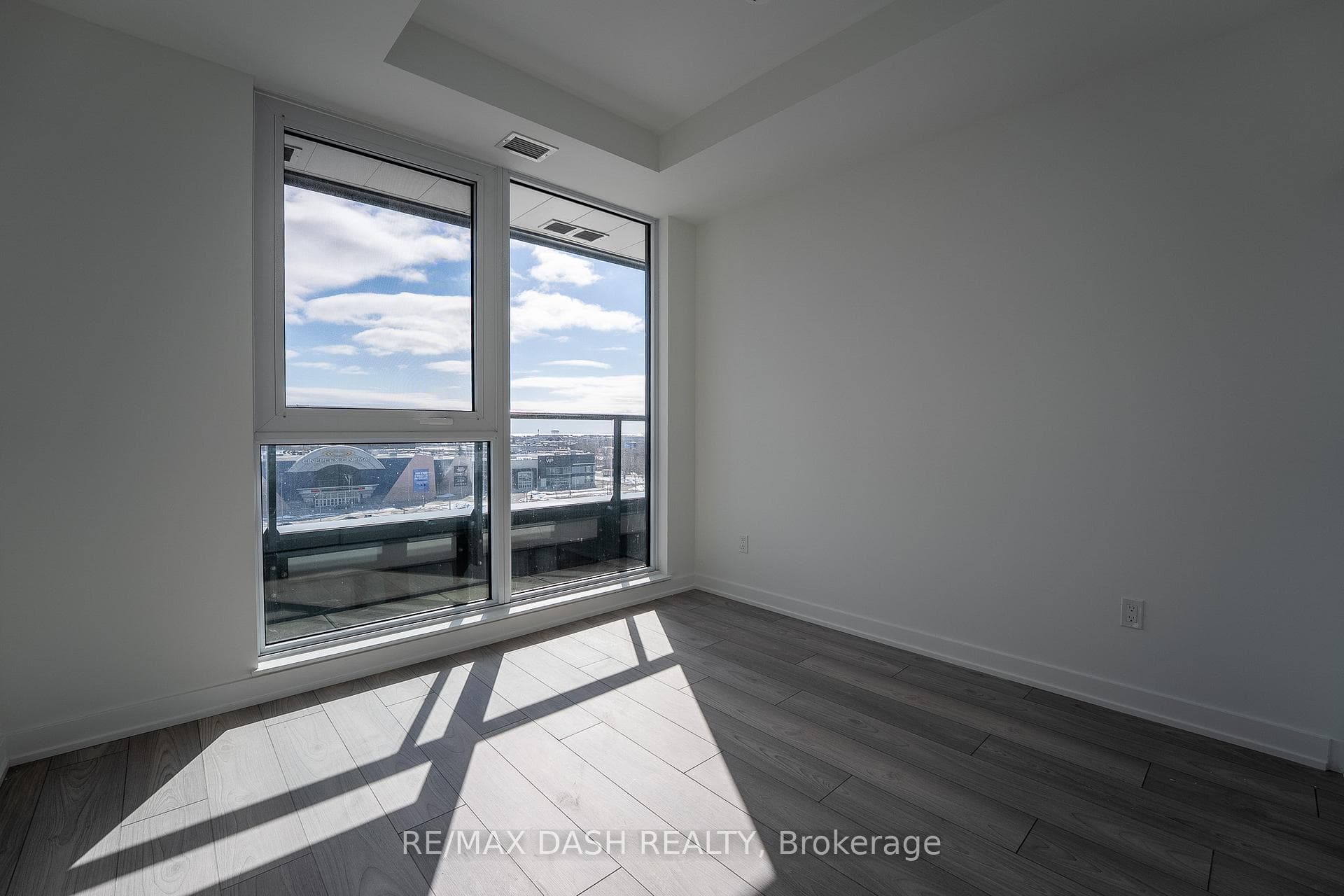 1007 THE QUEENSWAY Avenue Unit 622 photo 8