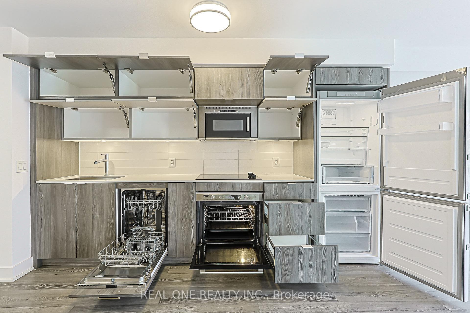 585 Bloor St East Street Unit 821 photo 13