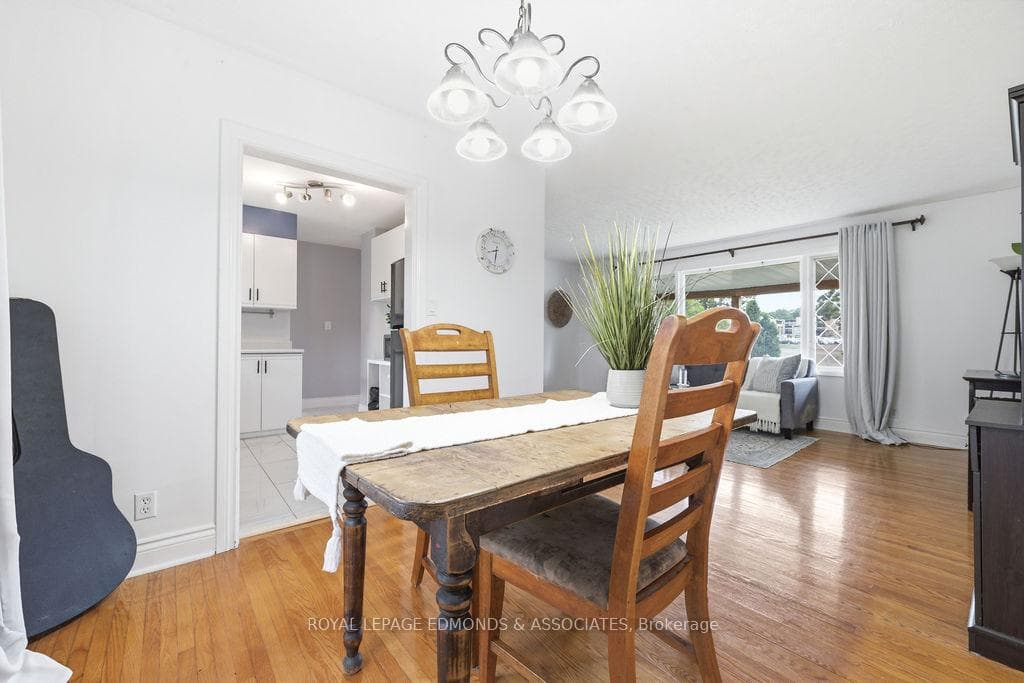 768 Mackay Street photo 11