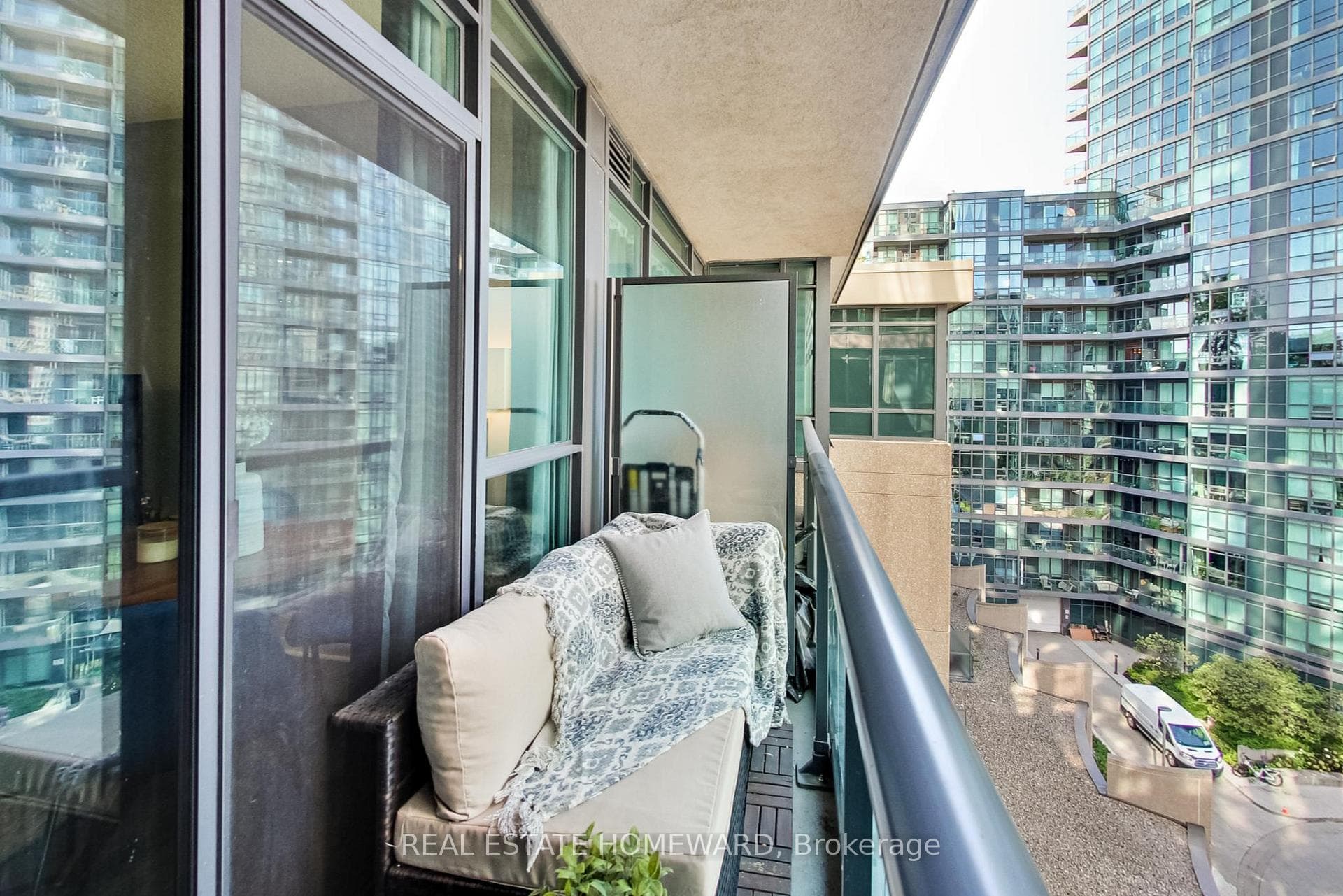 219 Fort York Boulevard Unit 720 photo 19
