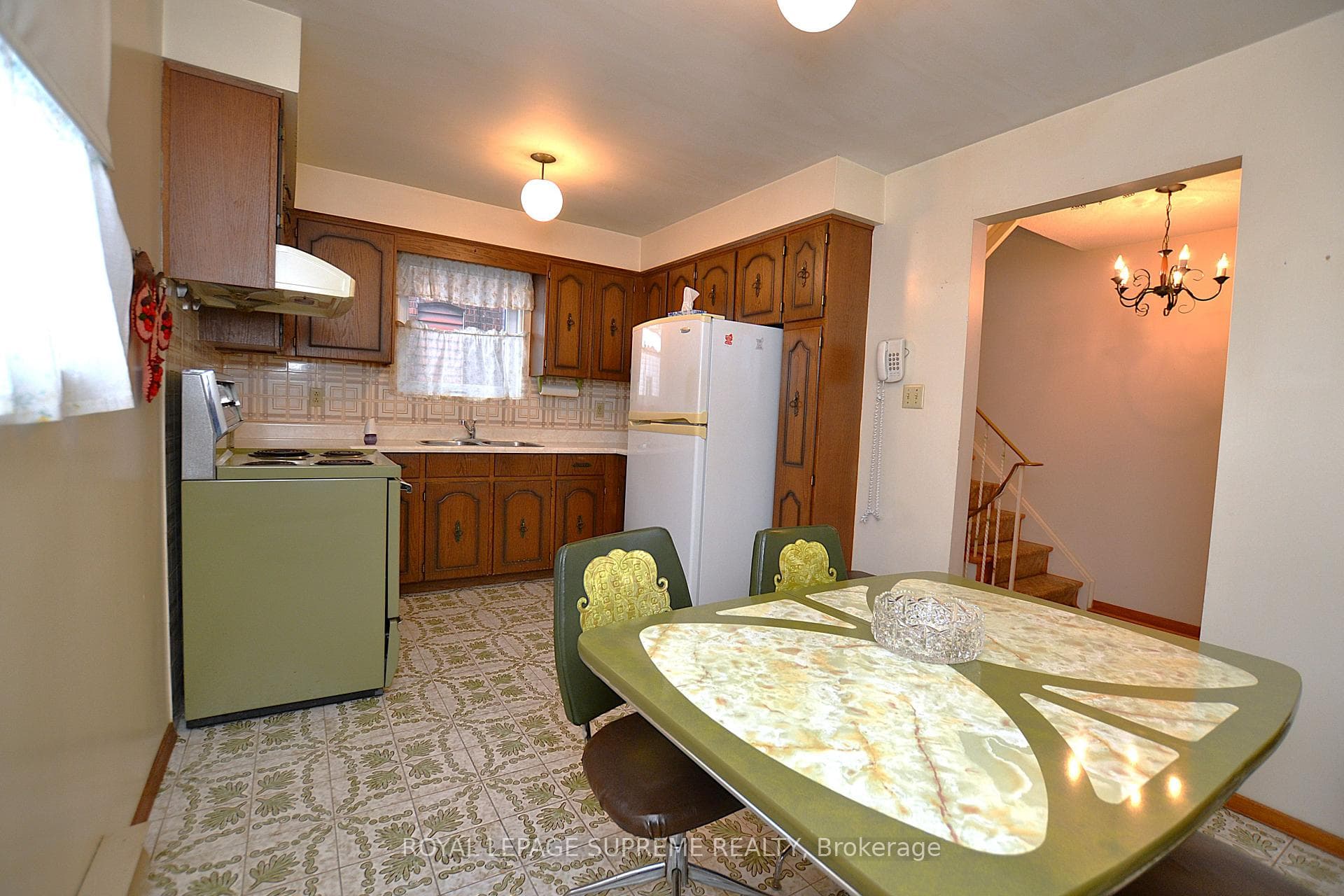 564 Christie Street photo 9