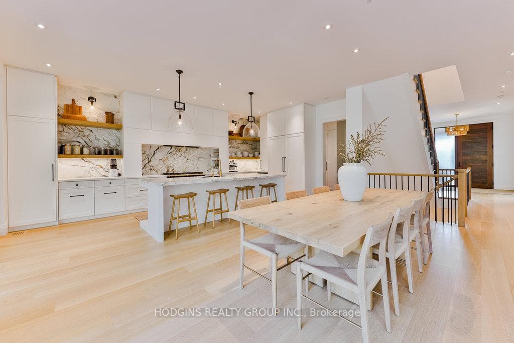 725 Byngmount Avenue photo 8