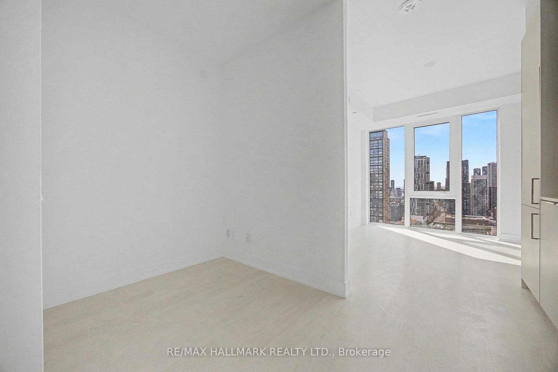 308 Jarvis Street Unit 2912 photo 2