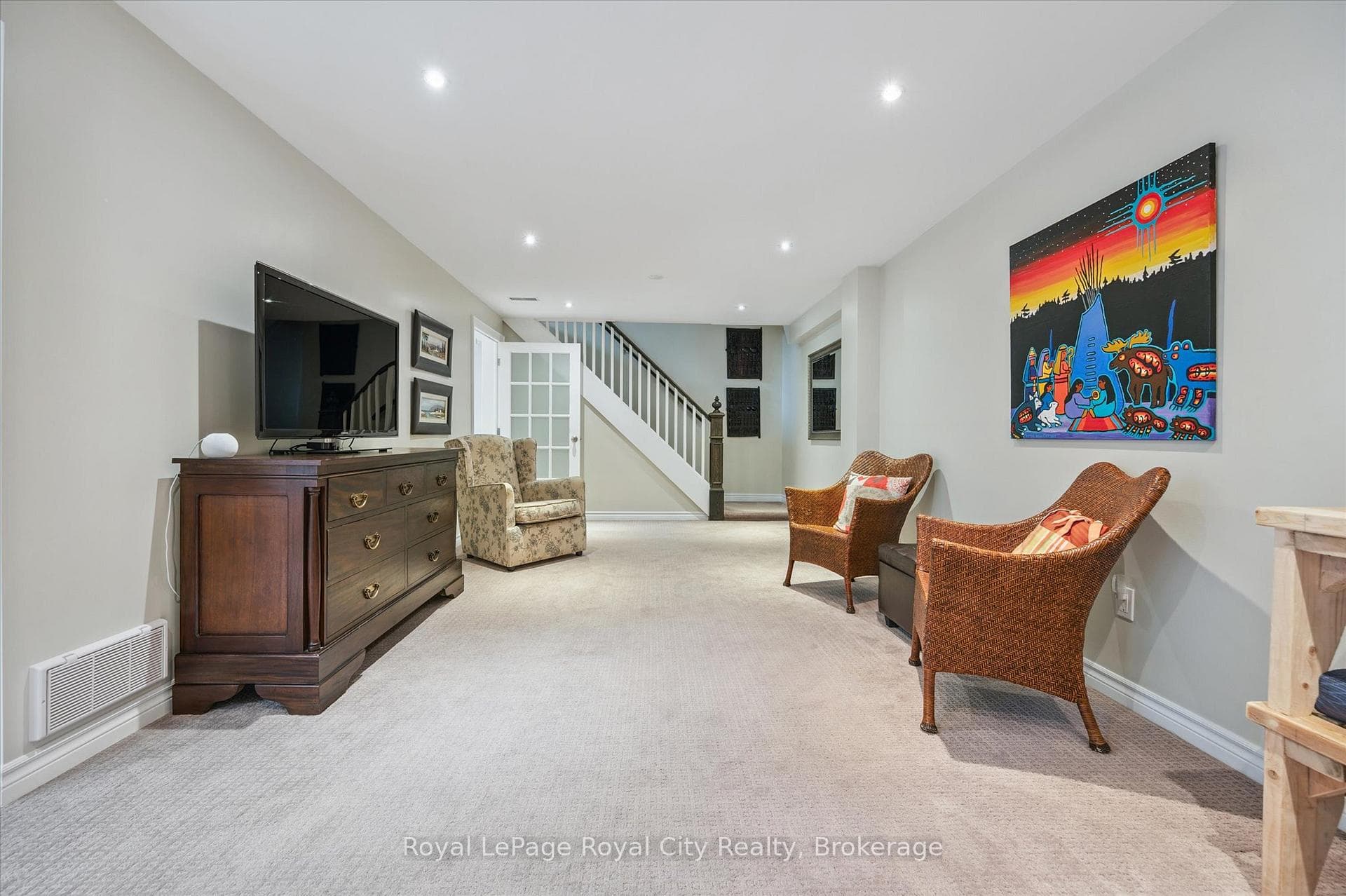 52 Hilldale Crescent photo 30