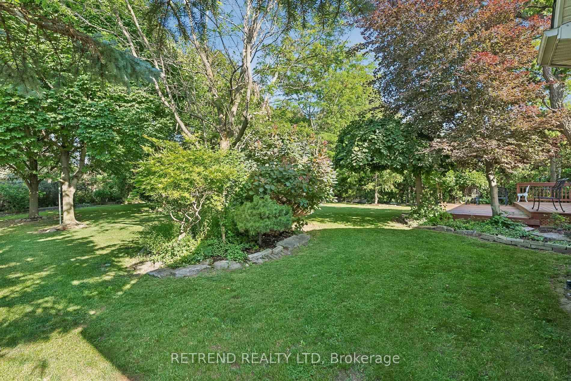 791 Clarence Street photo 40