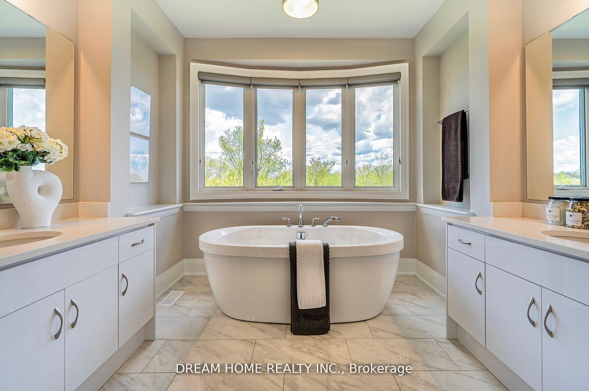 1420 Ford Strathy Crescent photo 22