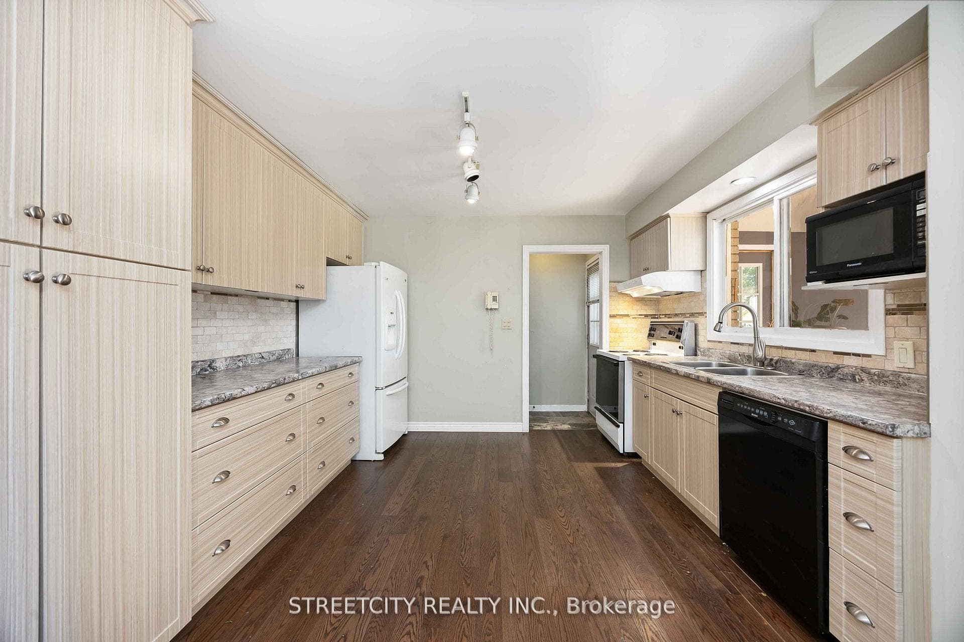 4767 St. Clair Parkway photo 13