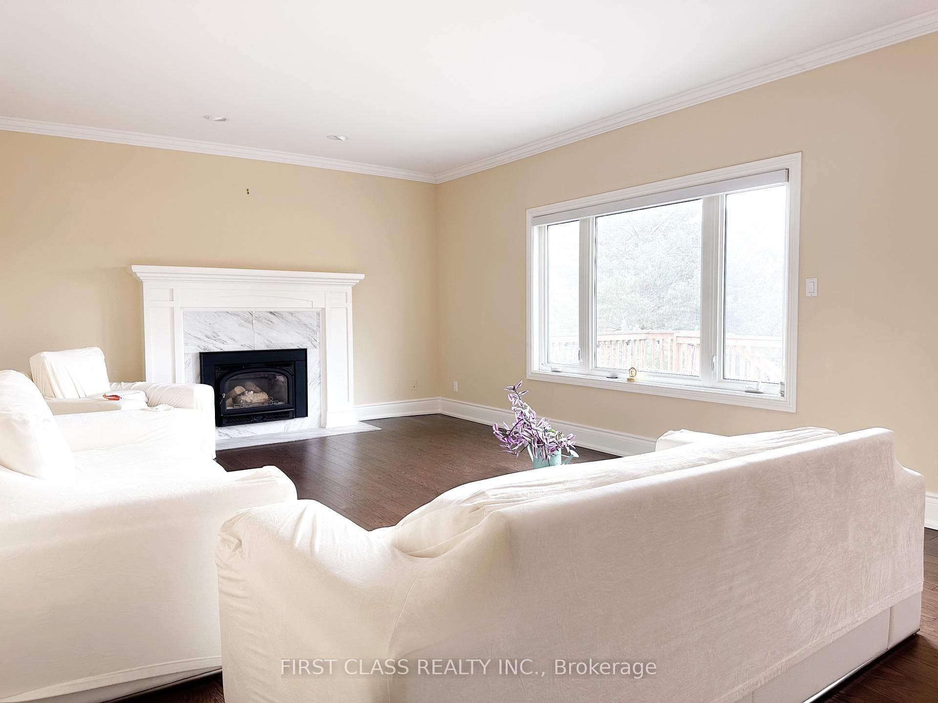 878 Norsan Crescent photo 8