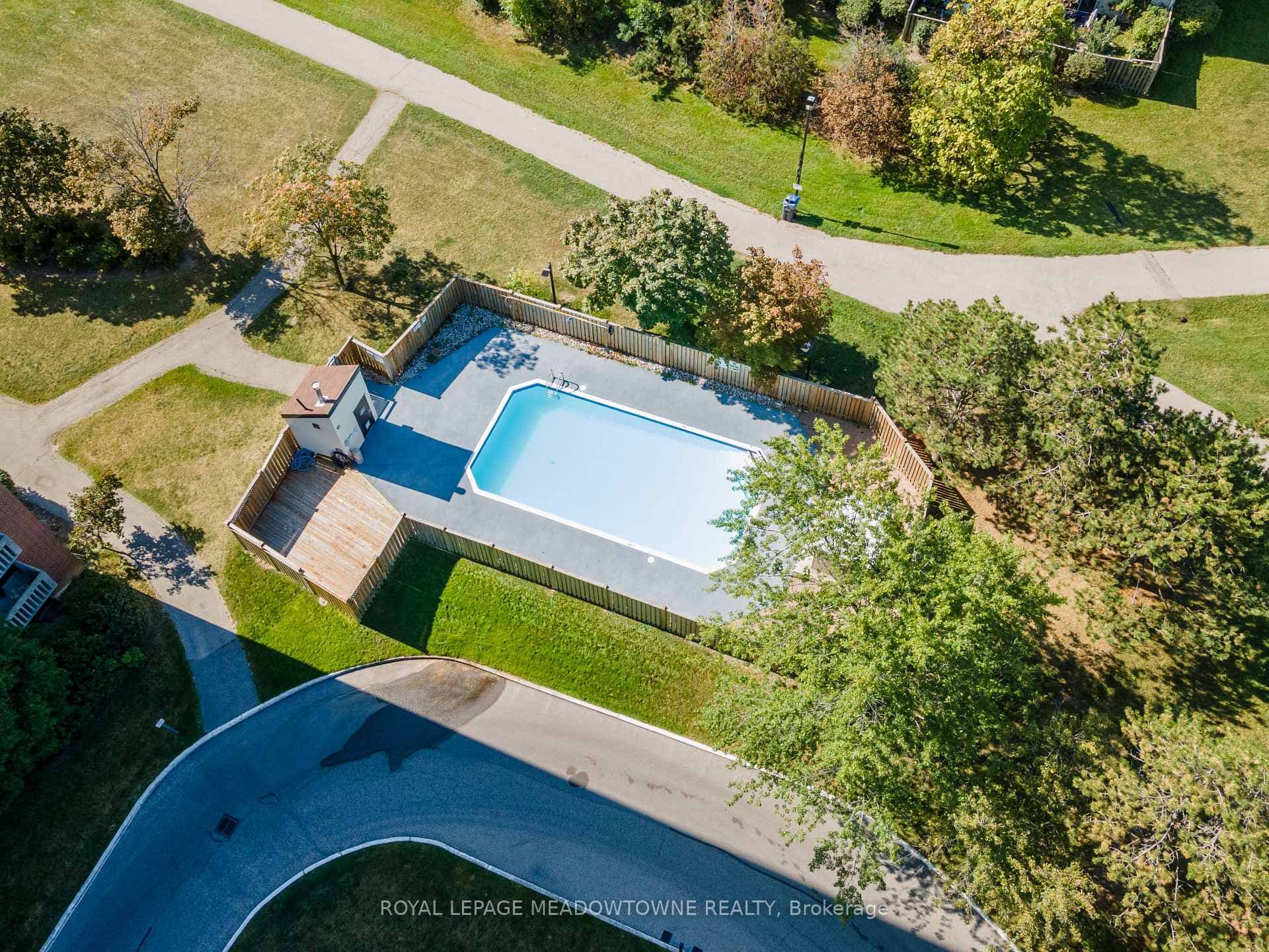 6720 Glen Erin Drive Unit 610 photo 4