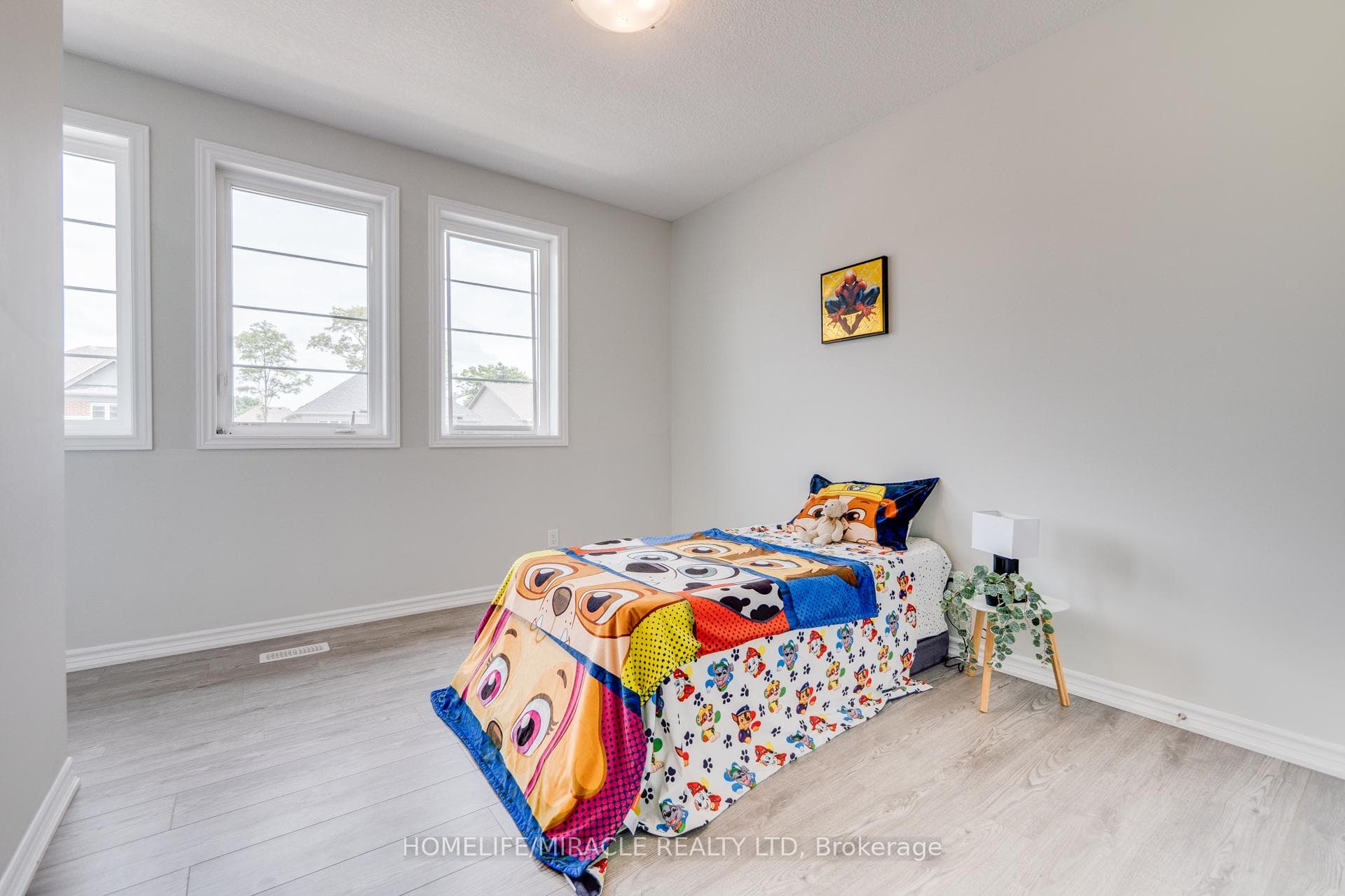 509 Valhalla Crescent photo 14