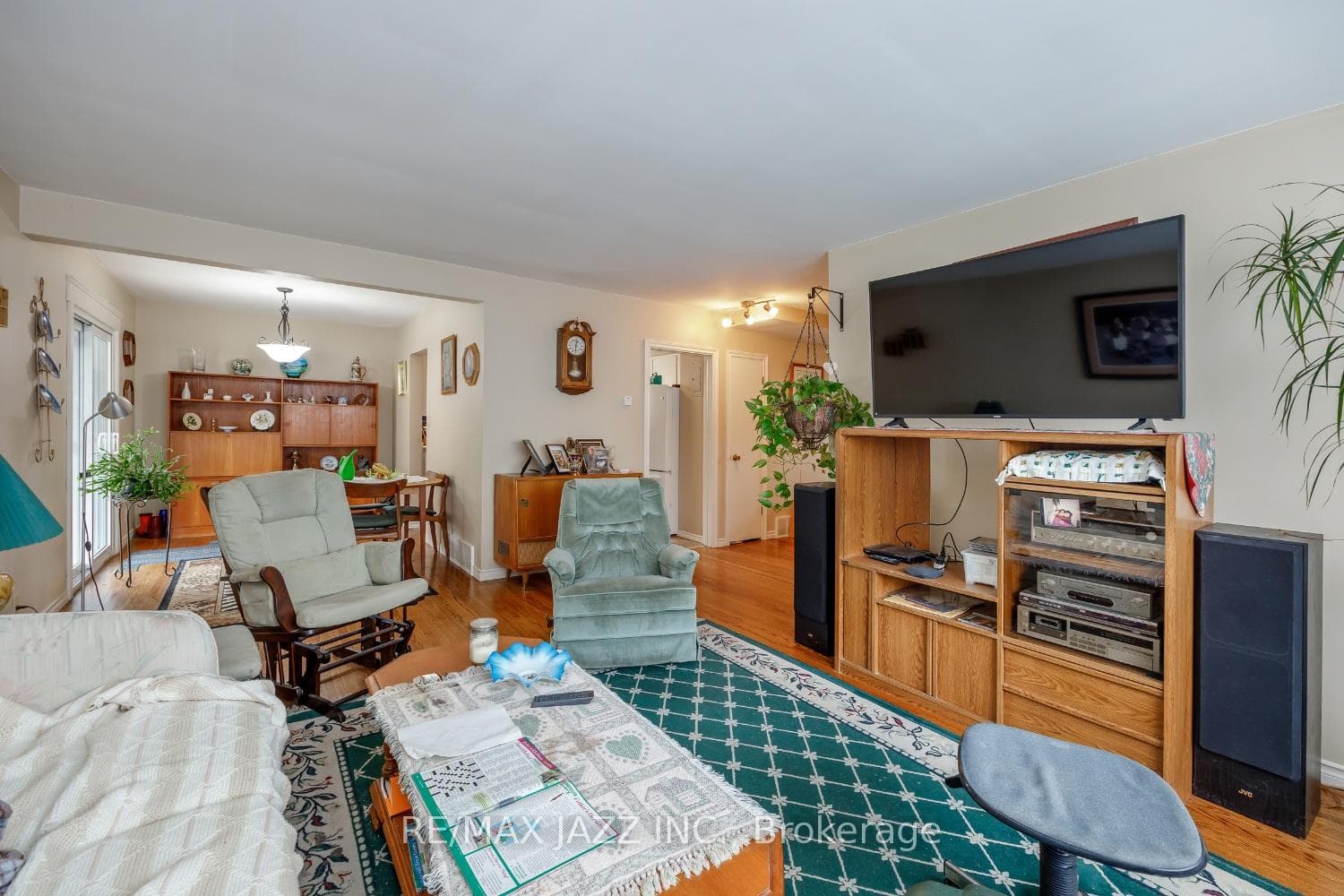 581 Digby Avenue photo 25