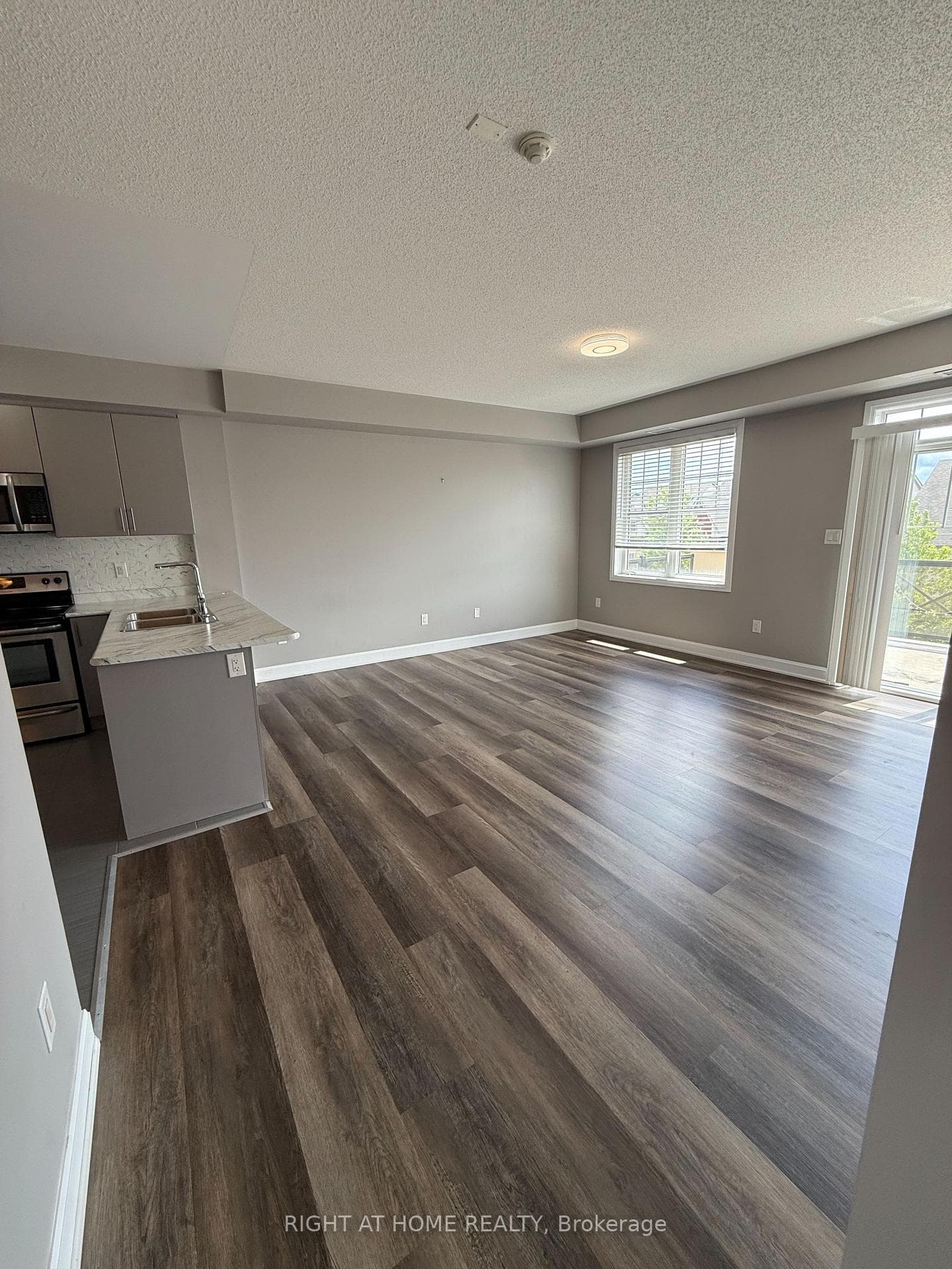 263 Georgian Drive Unit 301 photo 25