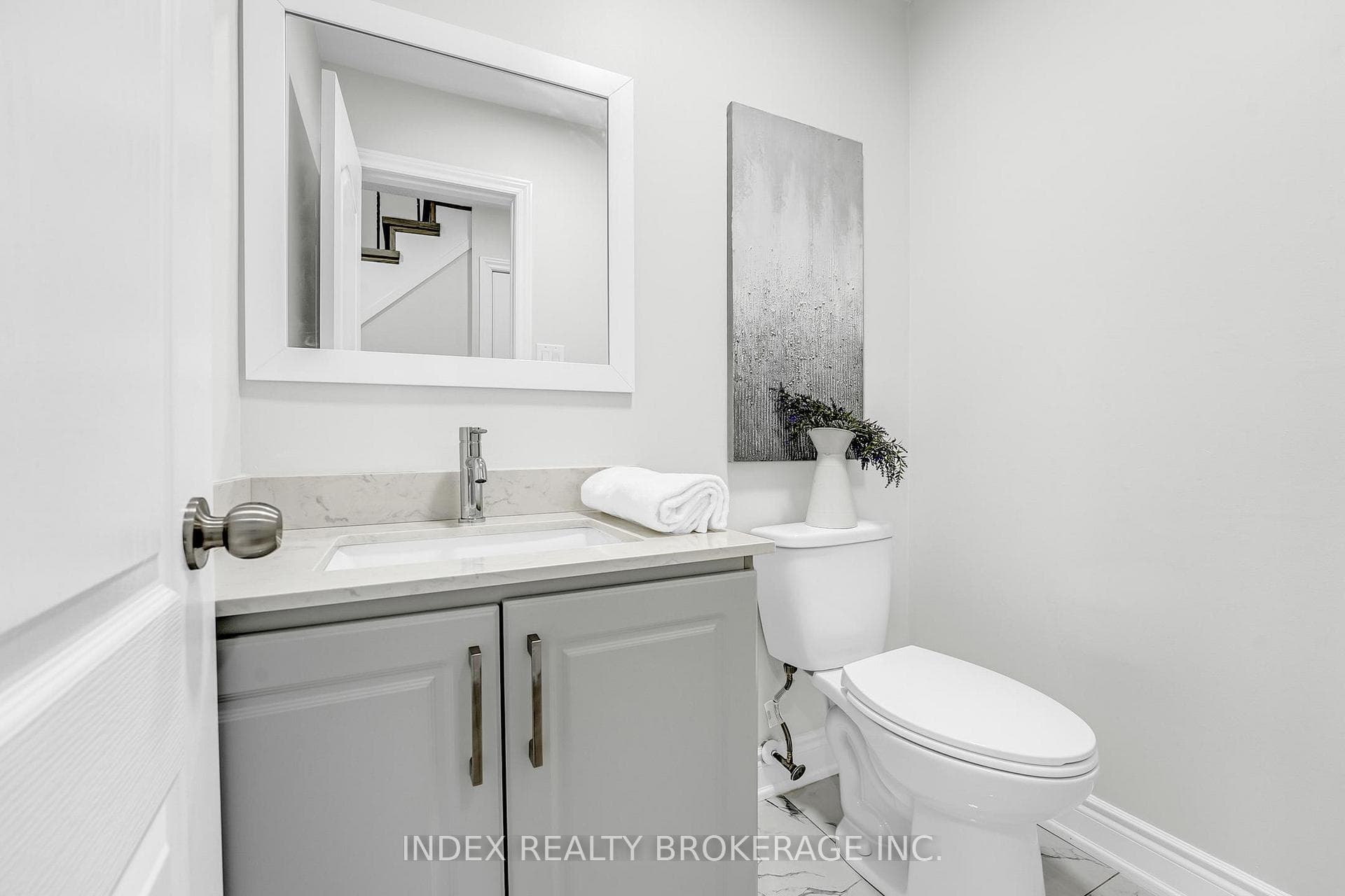 6 Banting Crescent photo 11