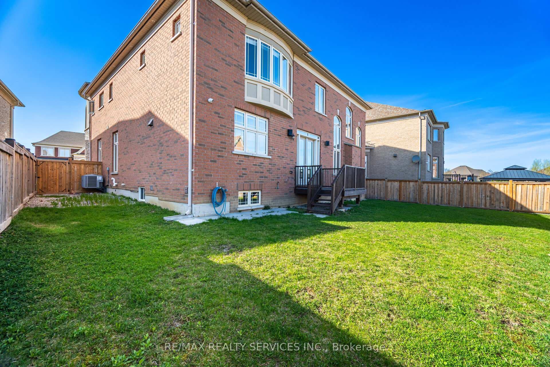 75 Parkheights Trail photo 48