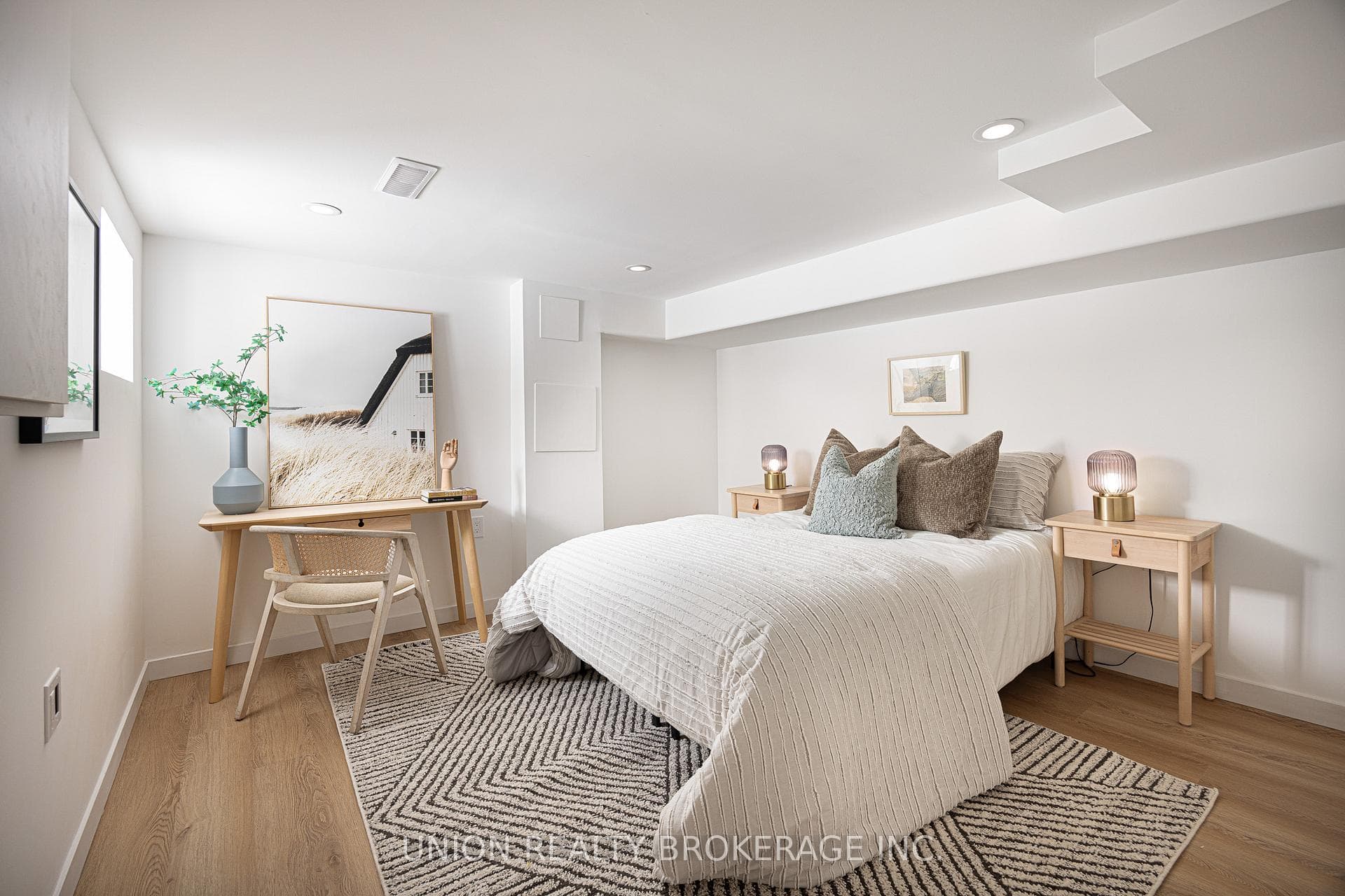 37 Bastedo Avenue photo 23