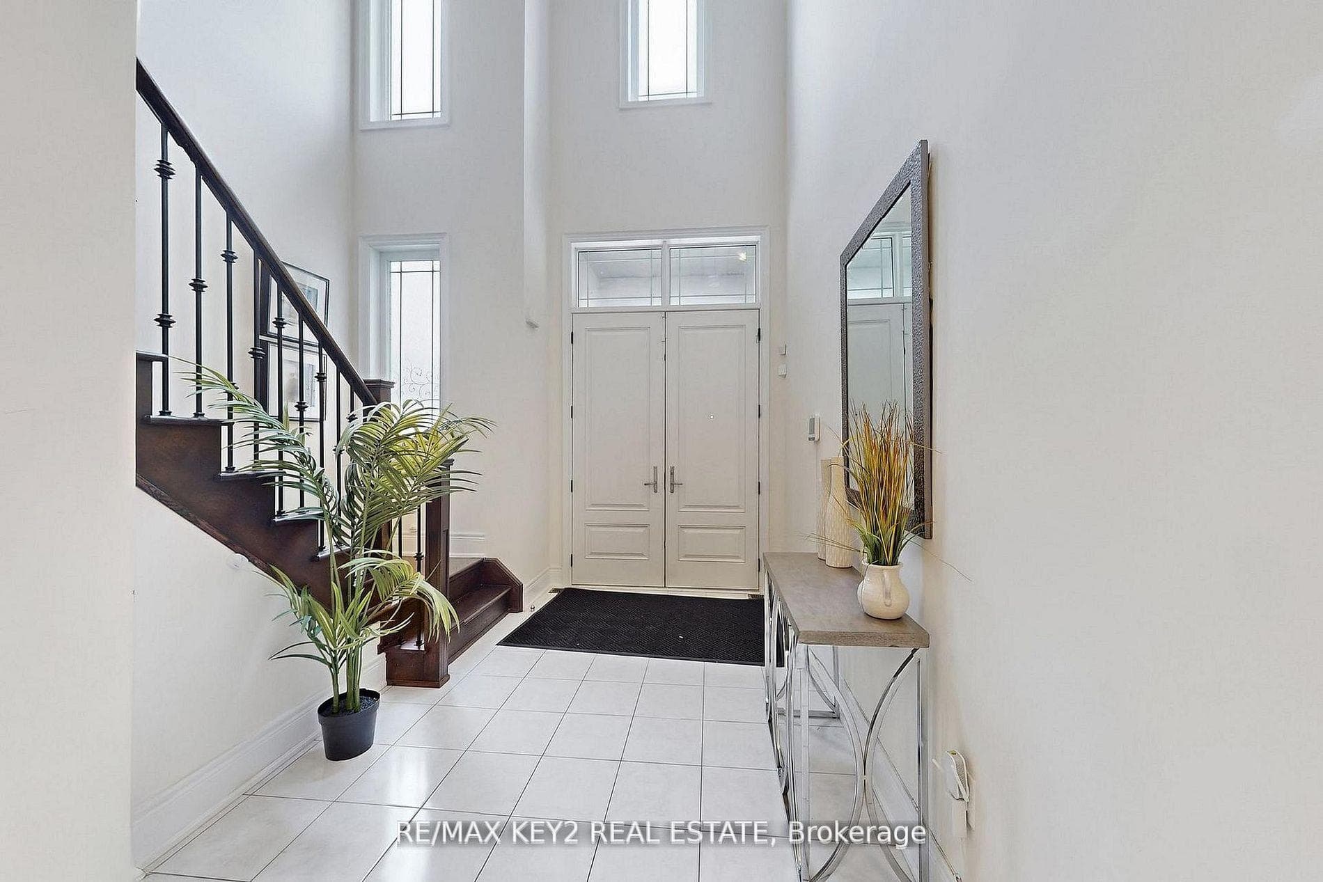 10 Lyle Way photo 2