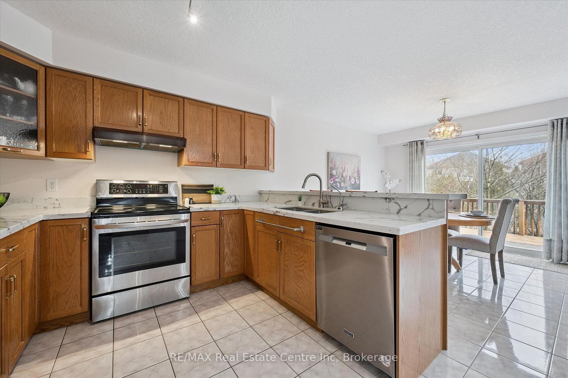 90 Marsh Crescent photo 10