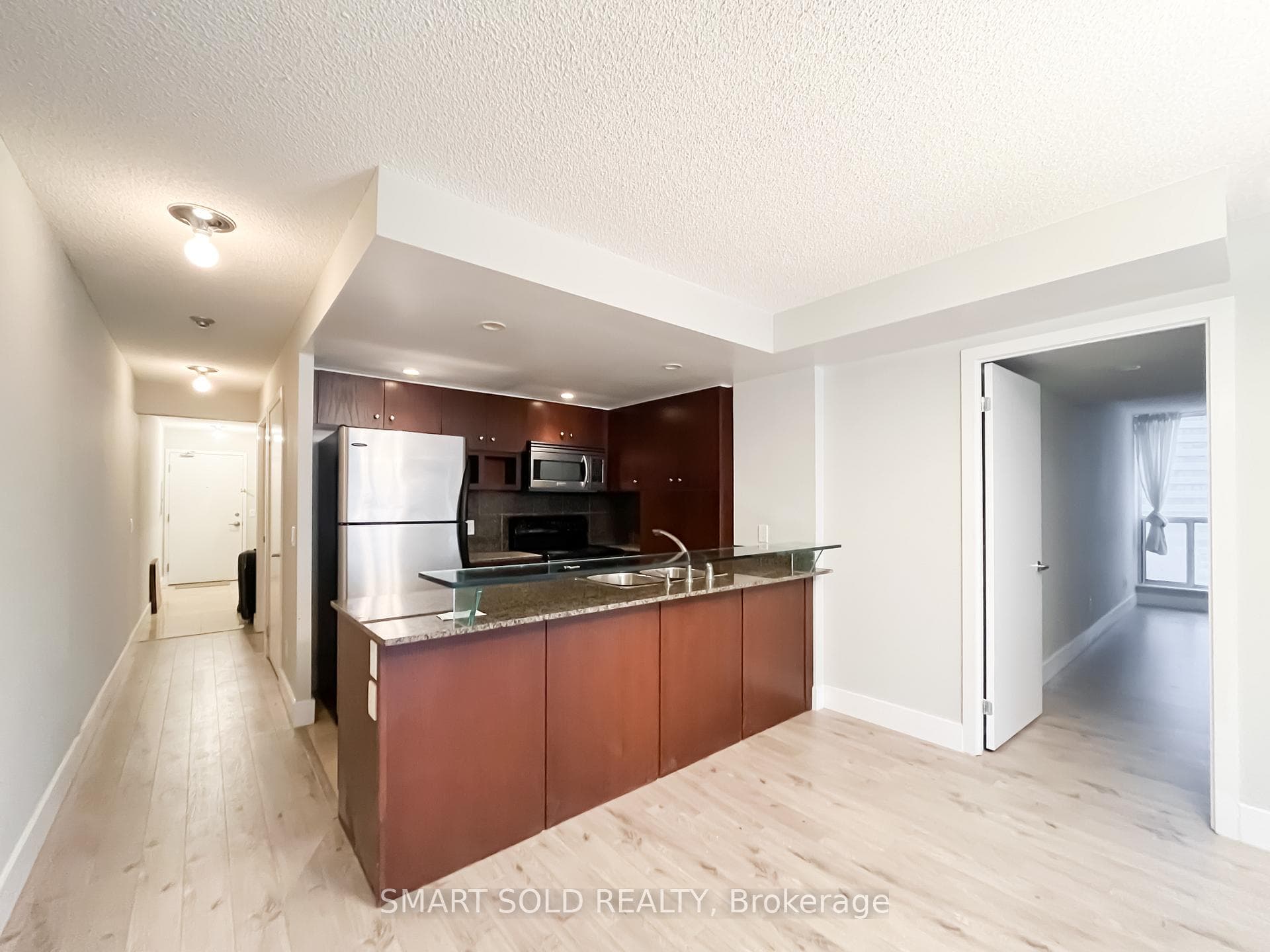 208 Queens Quay N/A Unit 1002 photo 4