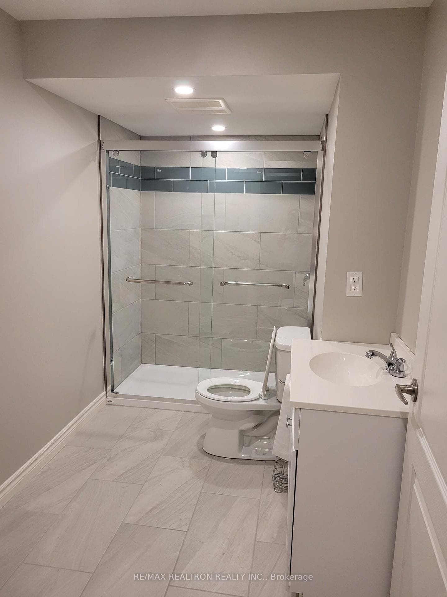 7 Billingham Heights Unit Bsmt B photo 5