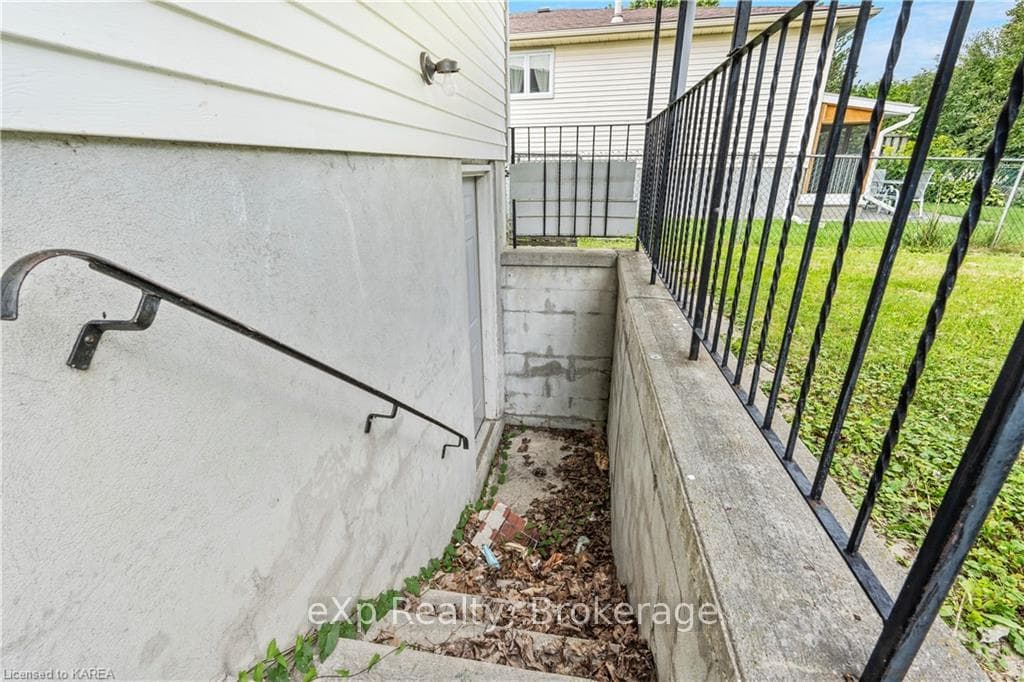 594 GAVIN Court photo 31